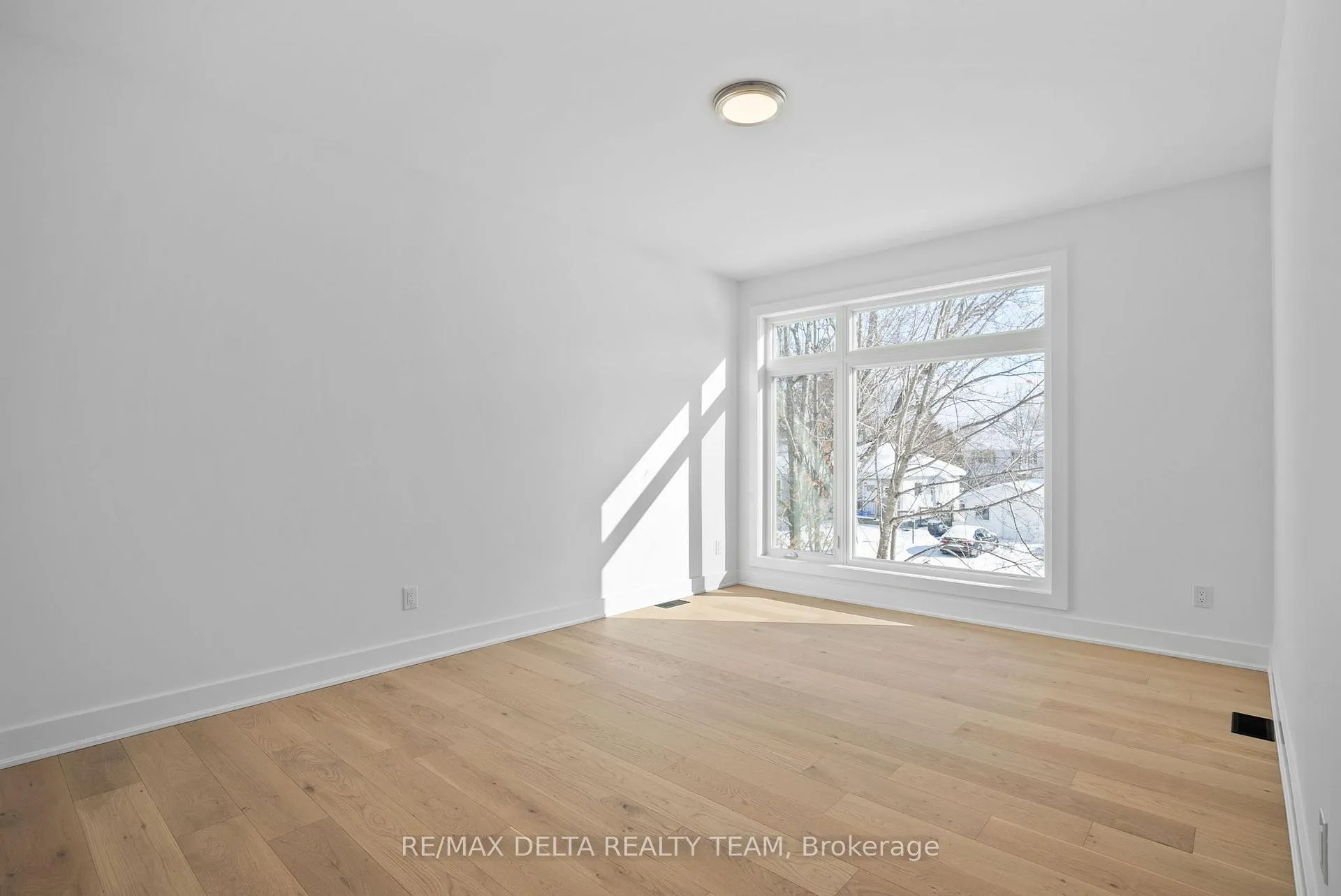 Photo 28 of 43 St Claire Avenue, Ottawa, Meadowlands/St. Claire Gardens — HOMEH