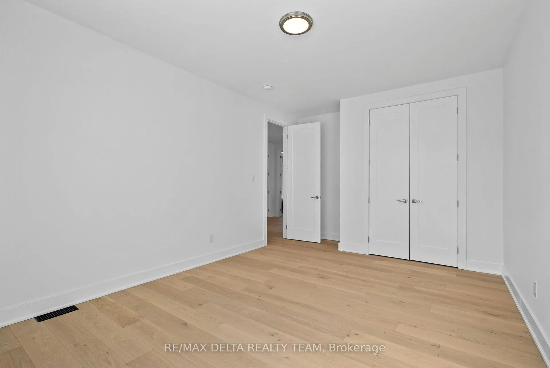 Photo 29 of 43 St Claire Avenue, Ottawa, Meadowlands/St. Claire Gardens — HOMEH