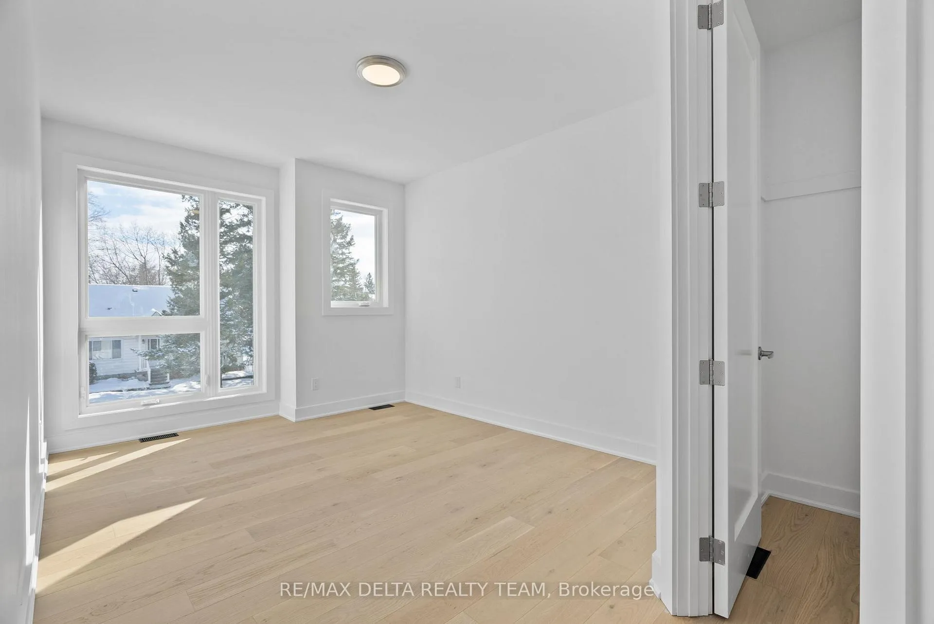 Photo 31 of 43 St Claire Avenue, Ottawa, Meadowlands/St. Claire Gardens — HOMEH