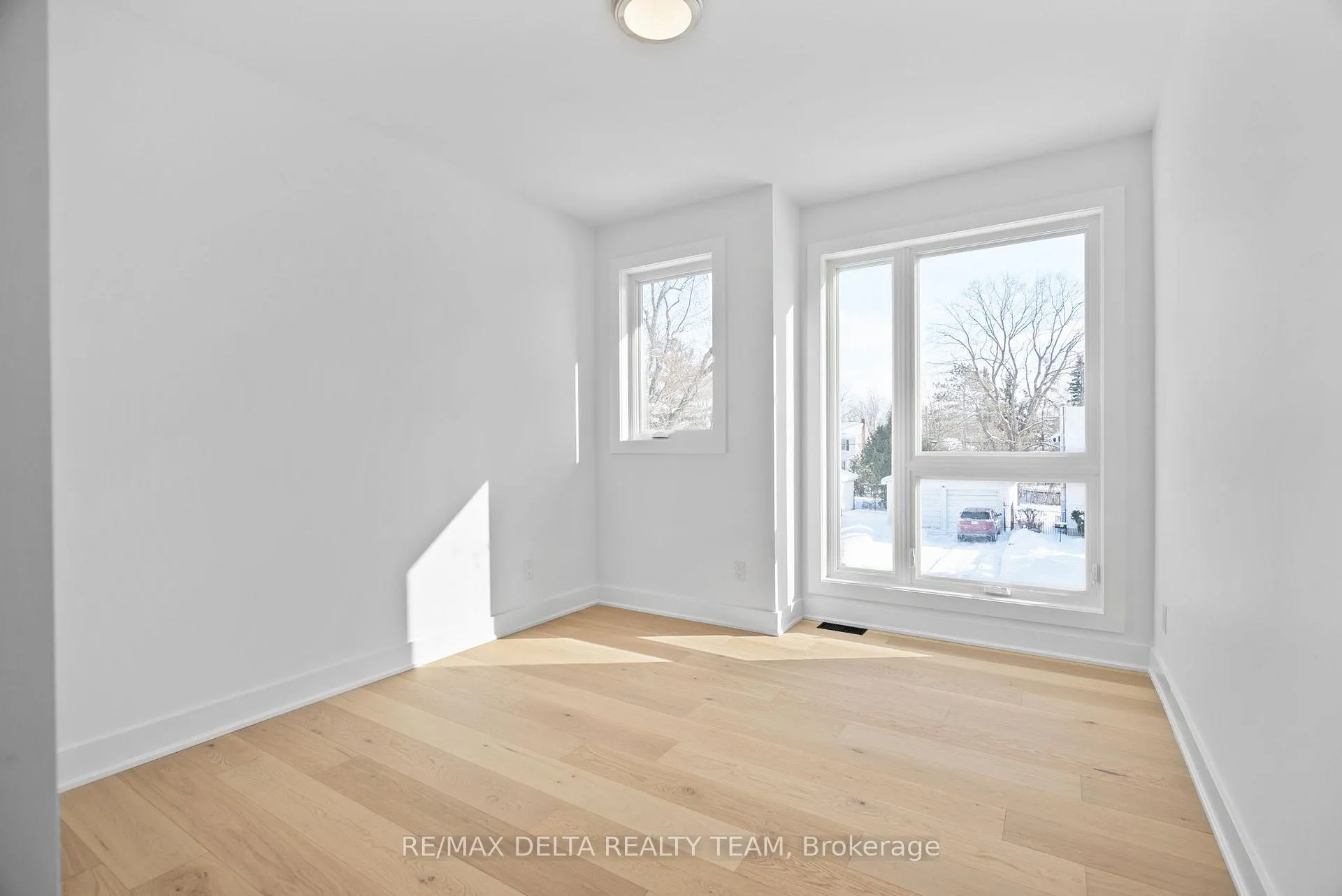 Photo 33 of 43 St Claire Avenue, Ottawa, Meadowlands/St. Claire Gardens — HOMEH