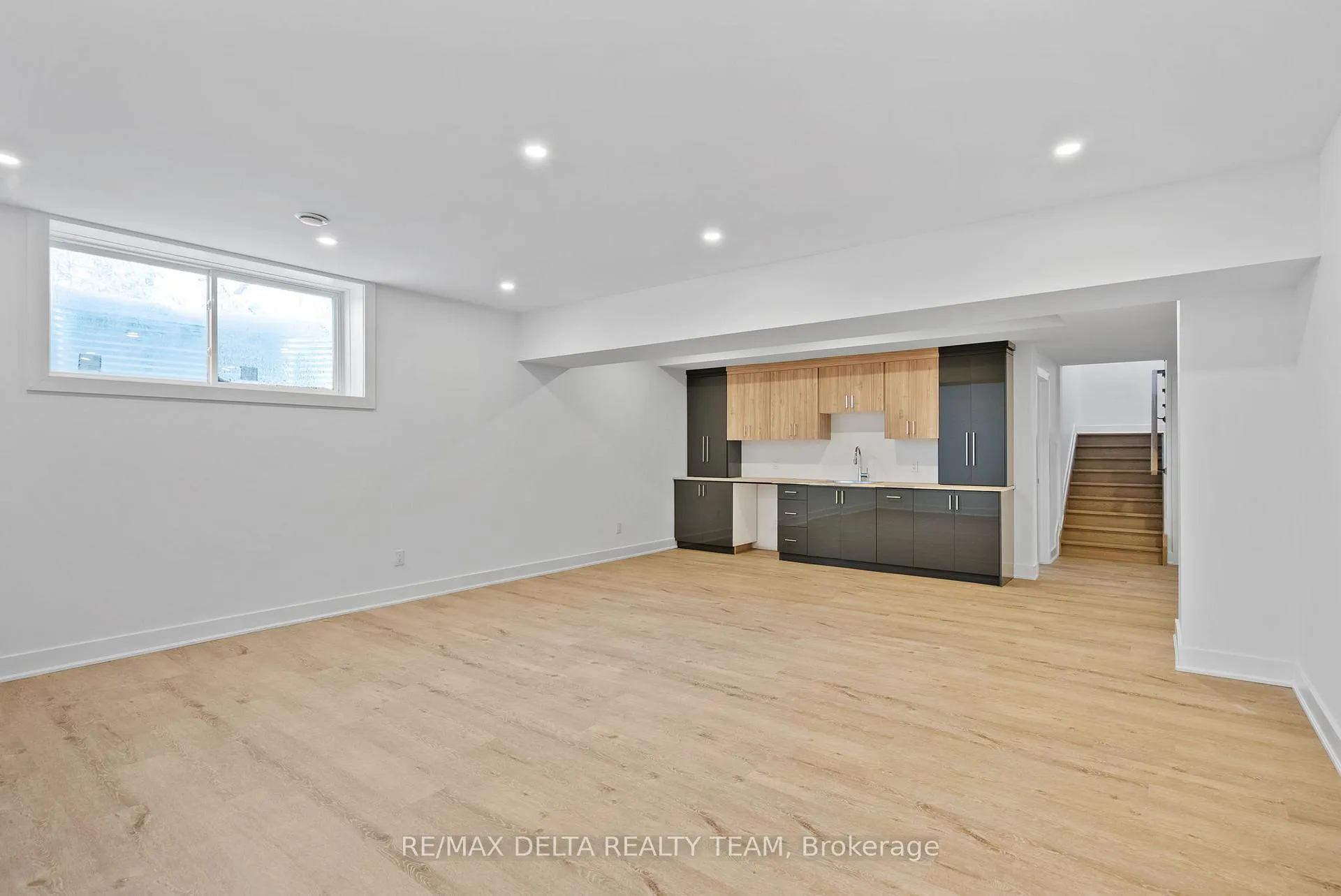 Photo 36 of 43 St Claire Avenue, Ottawa, Meadowlands/St. Claire Gardens — HOMEH