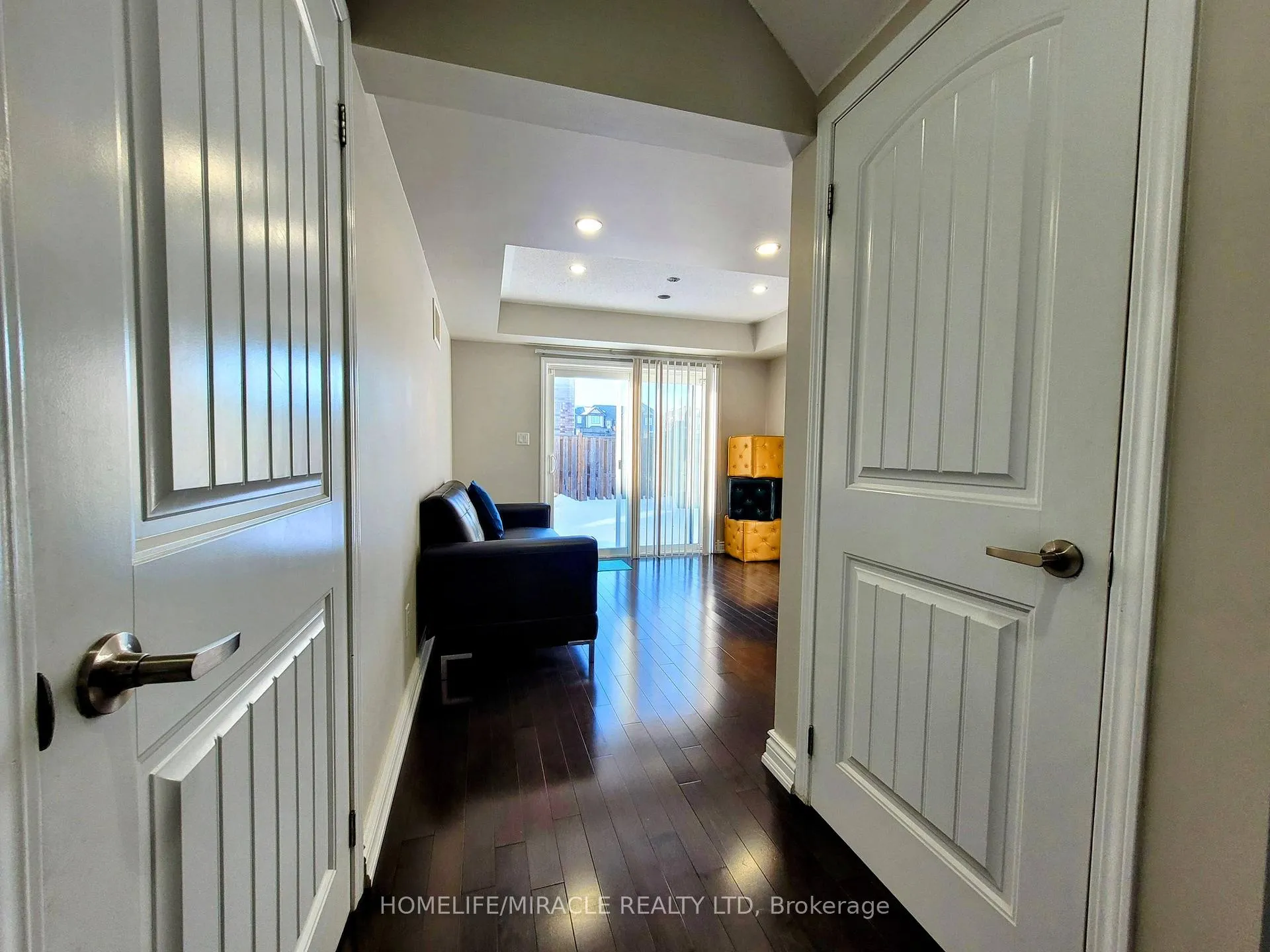 Photo 4 of 34 Donomore Drive, Brampton, Northwest Brampton — HOMEH