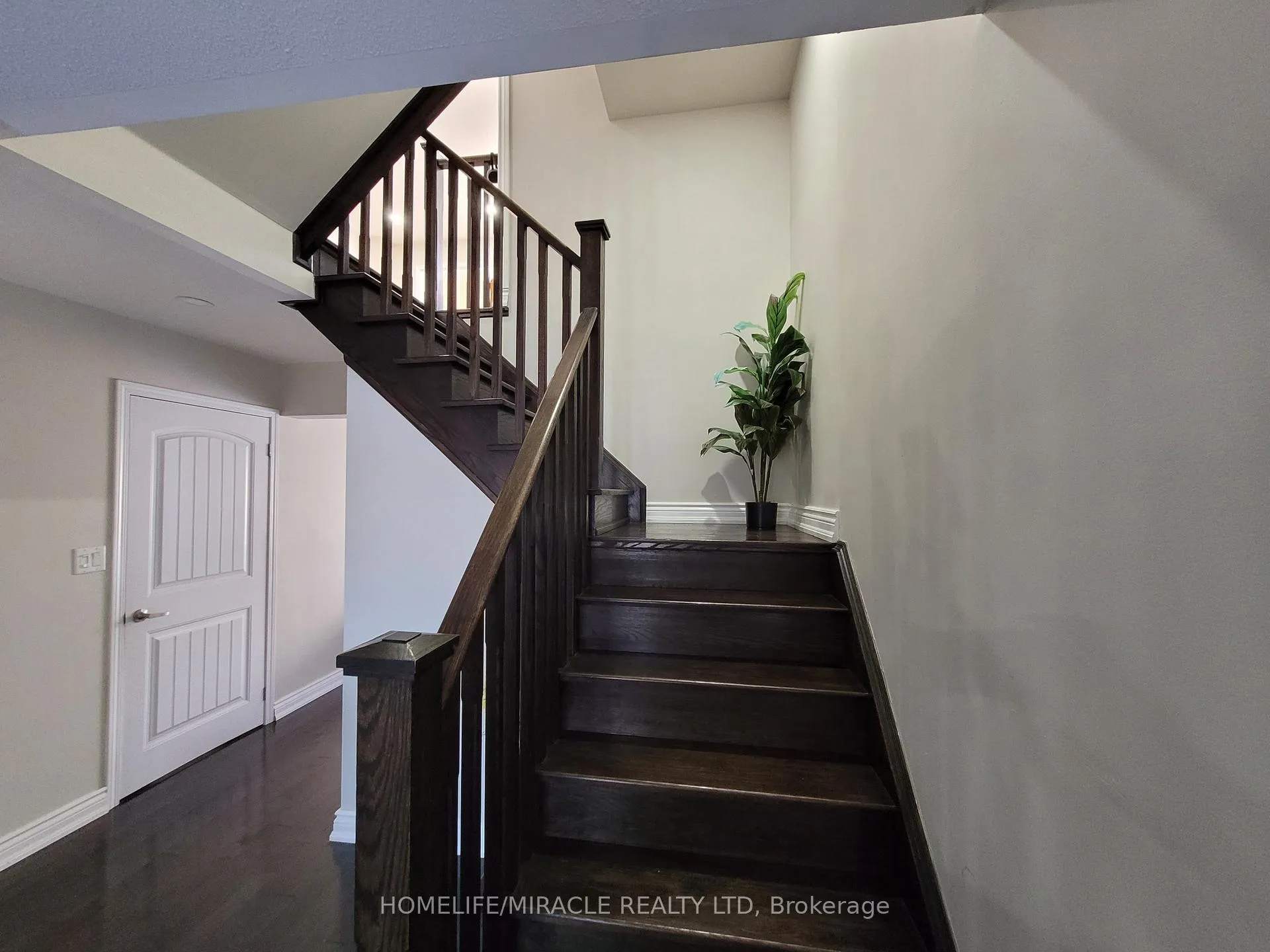 Photo 8 of 34 Donomore Drive, Brampton, Northwest Brampton — HOMEH