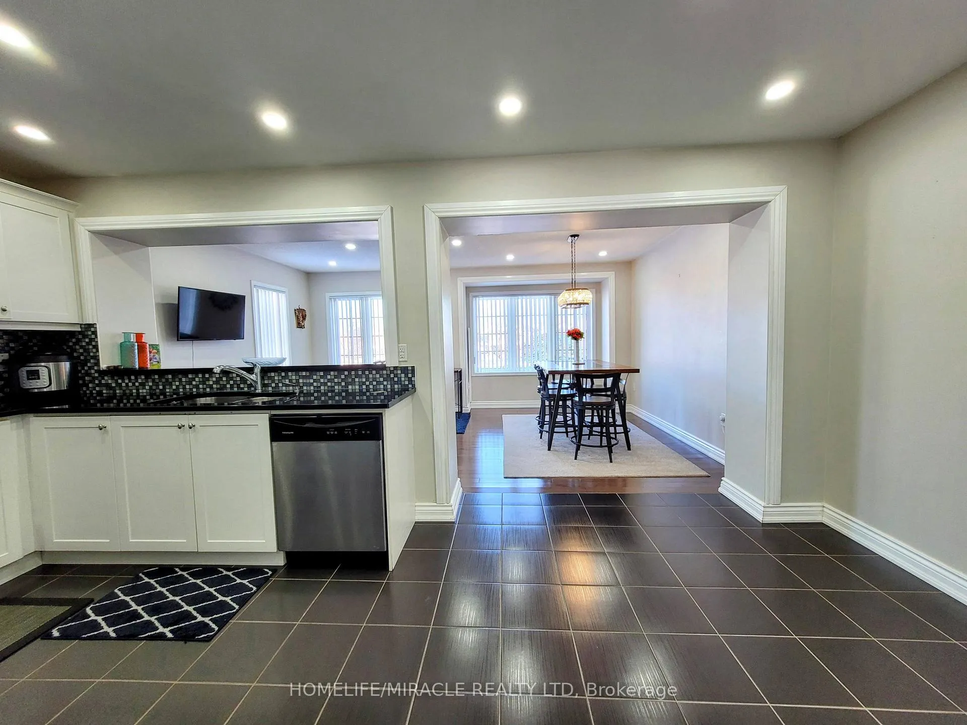 Photo 13 of 34 Donomore Drive, Brampton, Northwest Brampton — HOMEH