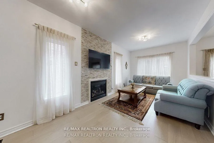 Photo 5 of 37 Jonas Millway, Whitchurch-Stouffville, Stouffville — HOMEH