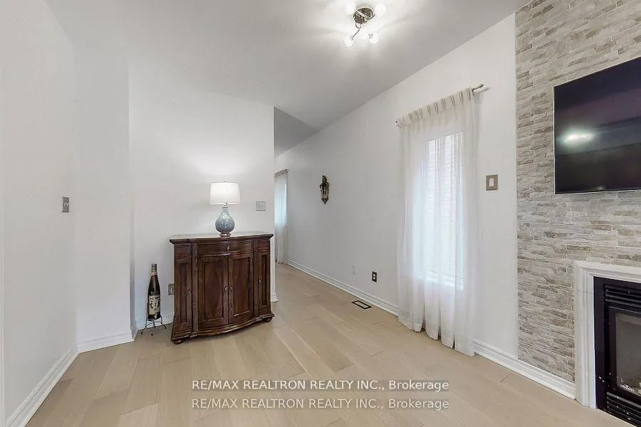 Photo 8 of 37 Jonas Millway, Whitchurch-Stouffville, Stouffville — HOMEH