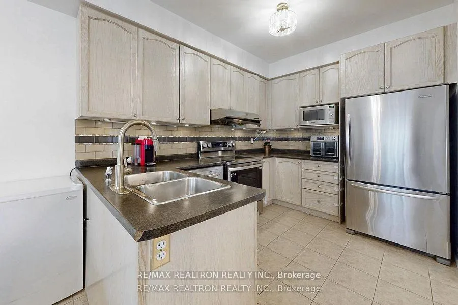 Photo 9 of 37 Jonas Millway, Whitchurch-Stouffville, Stouffville — HOMEH