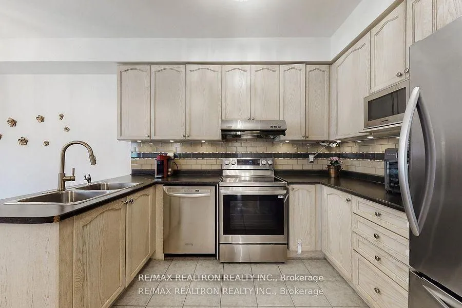 Photo 10 of 37 Jonas Millway, Whitchurch-Stouffville, Stouffville — HOMEH