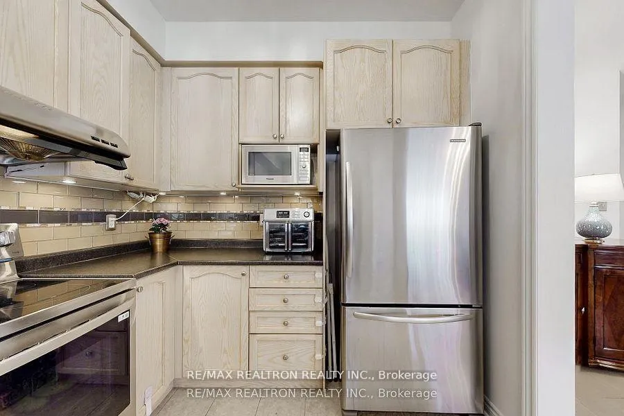 Photo 11 of 37 Jonas Millway, Whitchurch-Stouffville, Stouffville — HOMEH