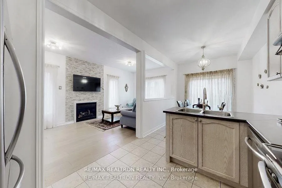Photo 12 of 37 Jonas Millway, Whitchurch-Stouffville, Stouffville — HOMEH