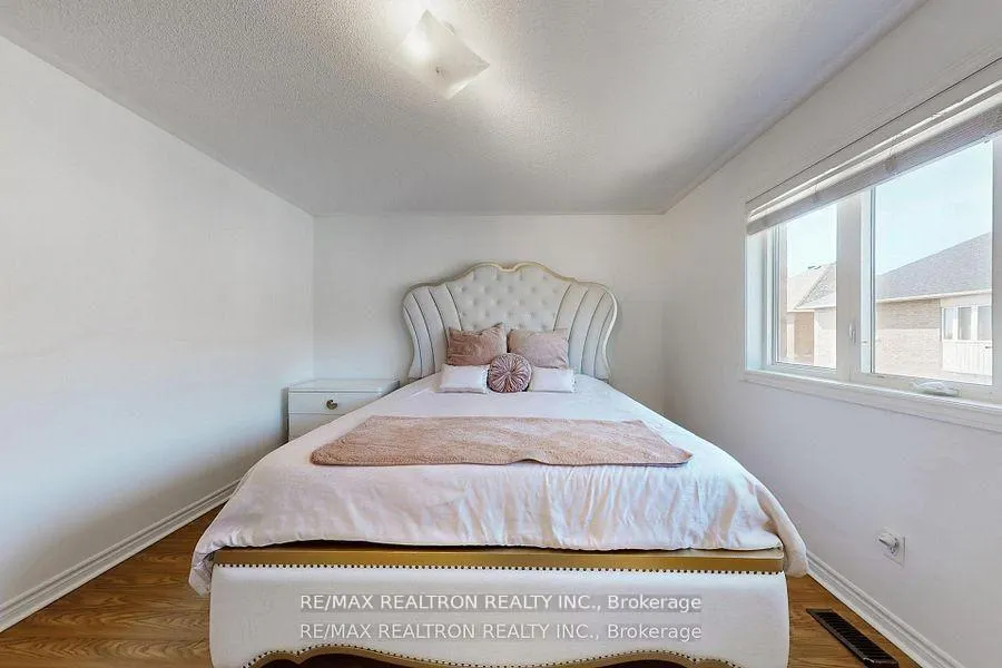 Photo 23 of 37 Jonas Millway, Whitchurch-Stouffville, Stouffville — HOMEH