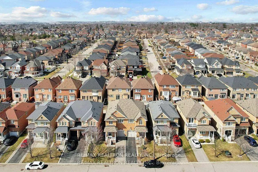 Photo 44 of 37 Jonas Millway, Whitchurch-Stouffville, Stouffville — HOMEH