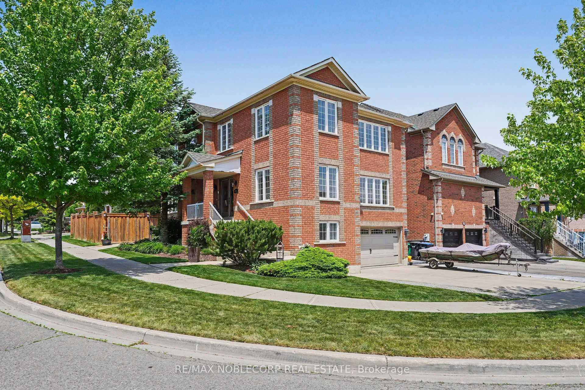 Photo 2 of 37 Christensen Avenue, Caledon, Bolton North — HOMEH