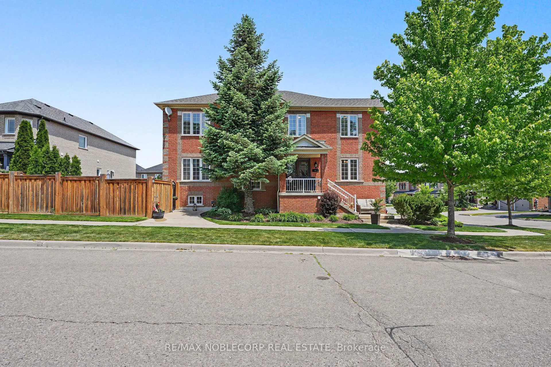 Photo 3 of 37 Christensen Avenue, Caledon, Bolton North — HOMEH