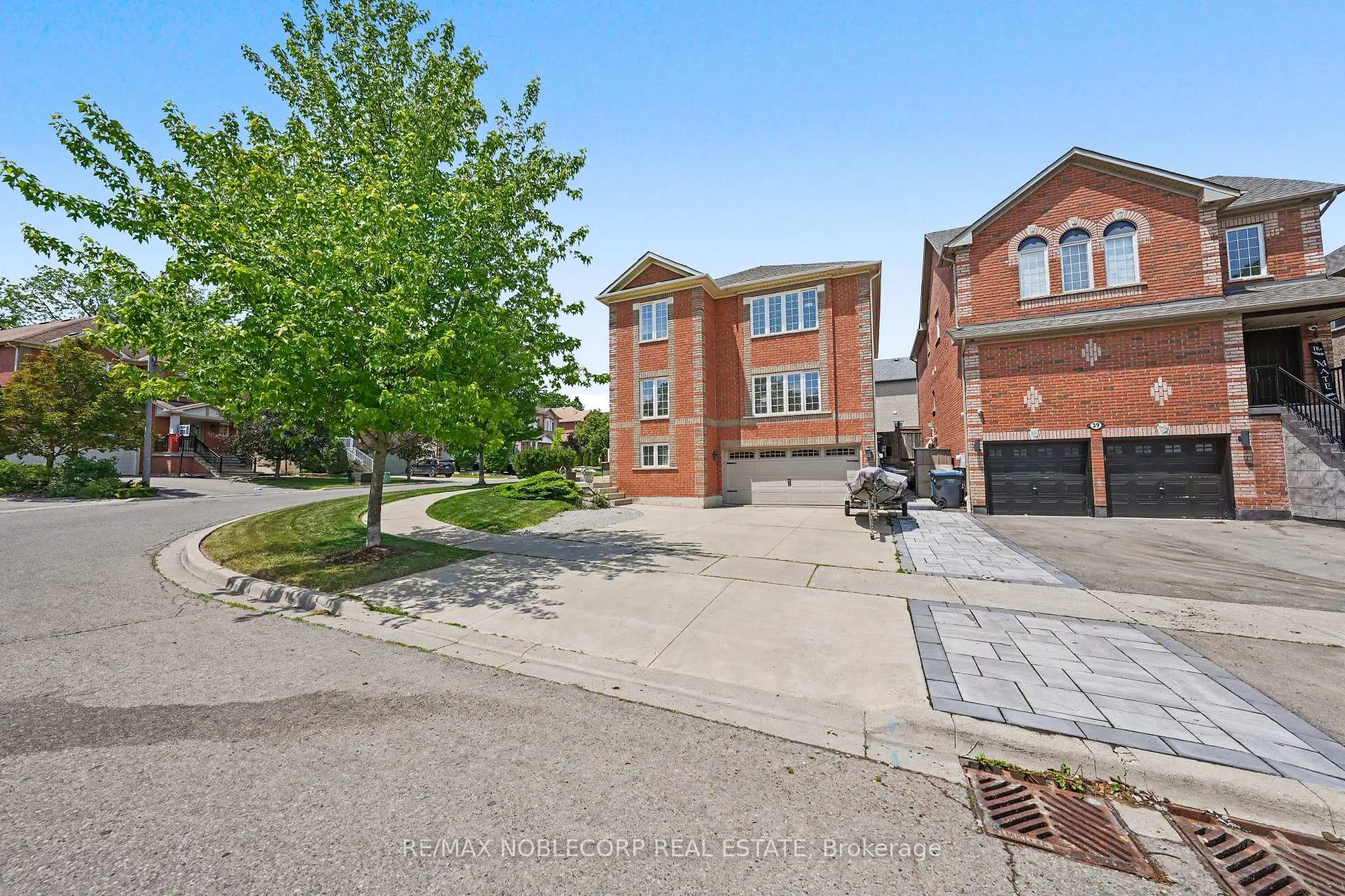 Photo 4 of 37 Christensen Avenue, Caledon, Bolton North — HOMEH
