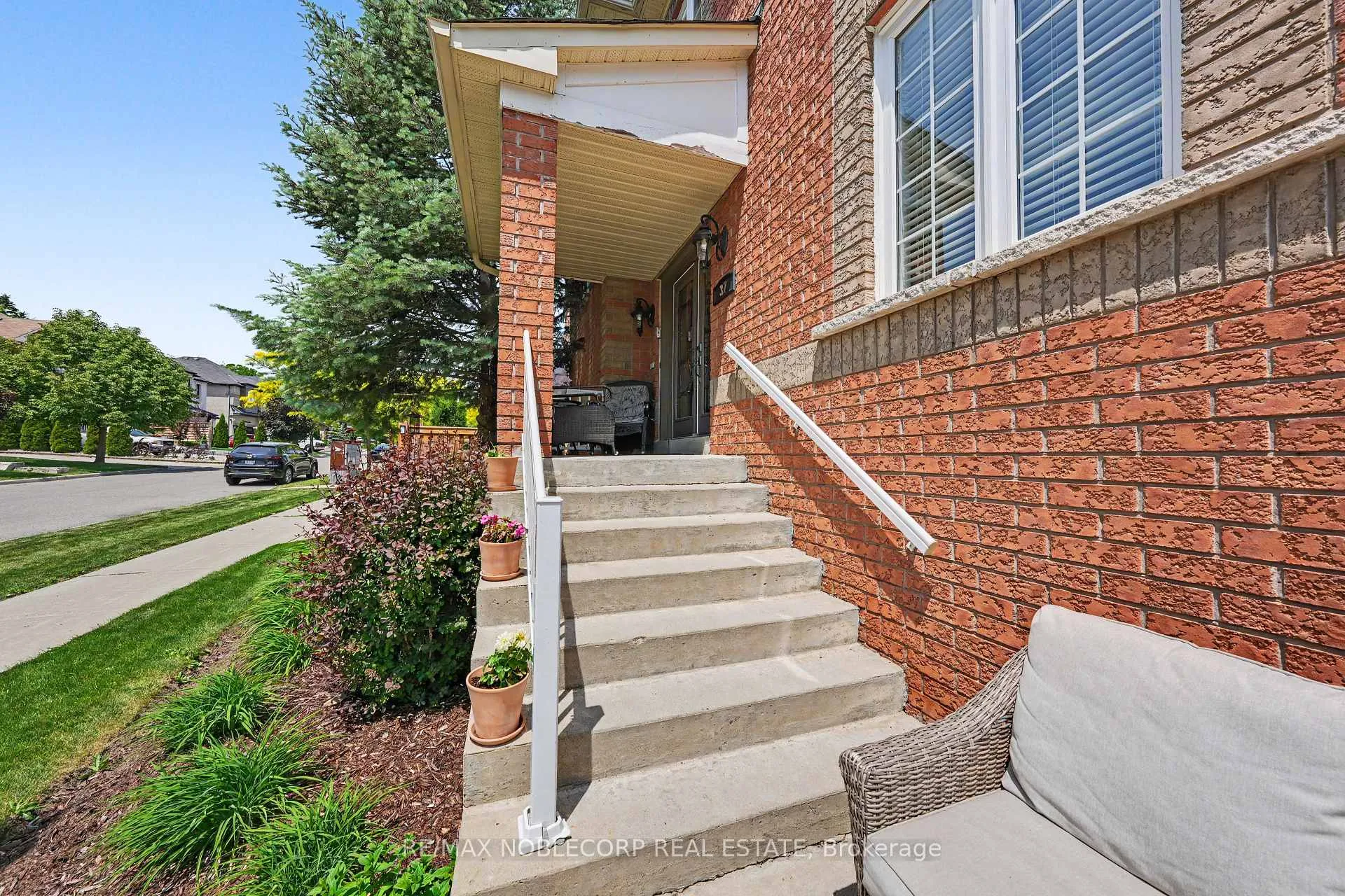 Photo 5 of 37 Christensen Avenue, Caledon, Bolton North — HOMEH
