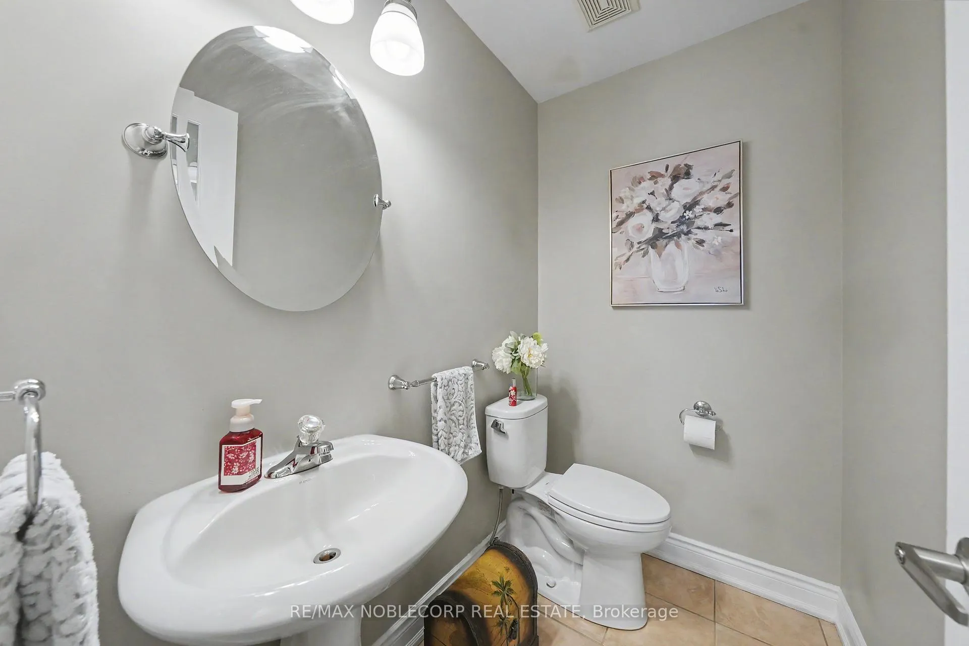 Photo 12 of 37 Christensen Avenue, Caledon, Bolton North — HOMEH
