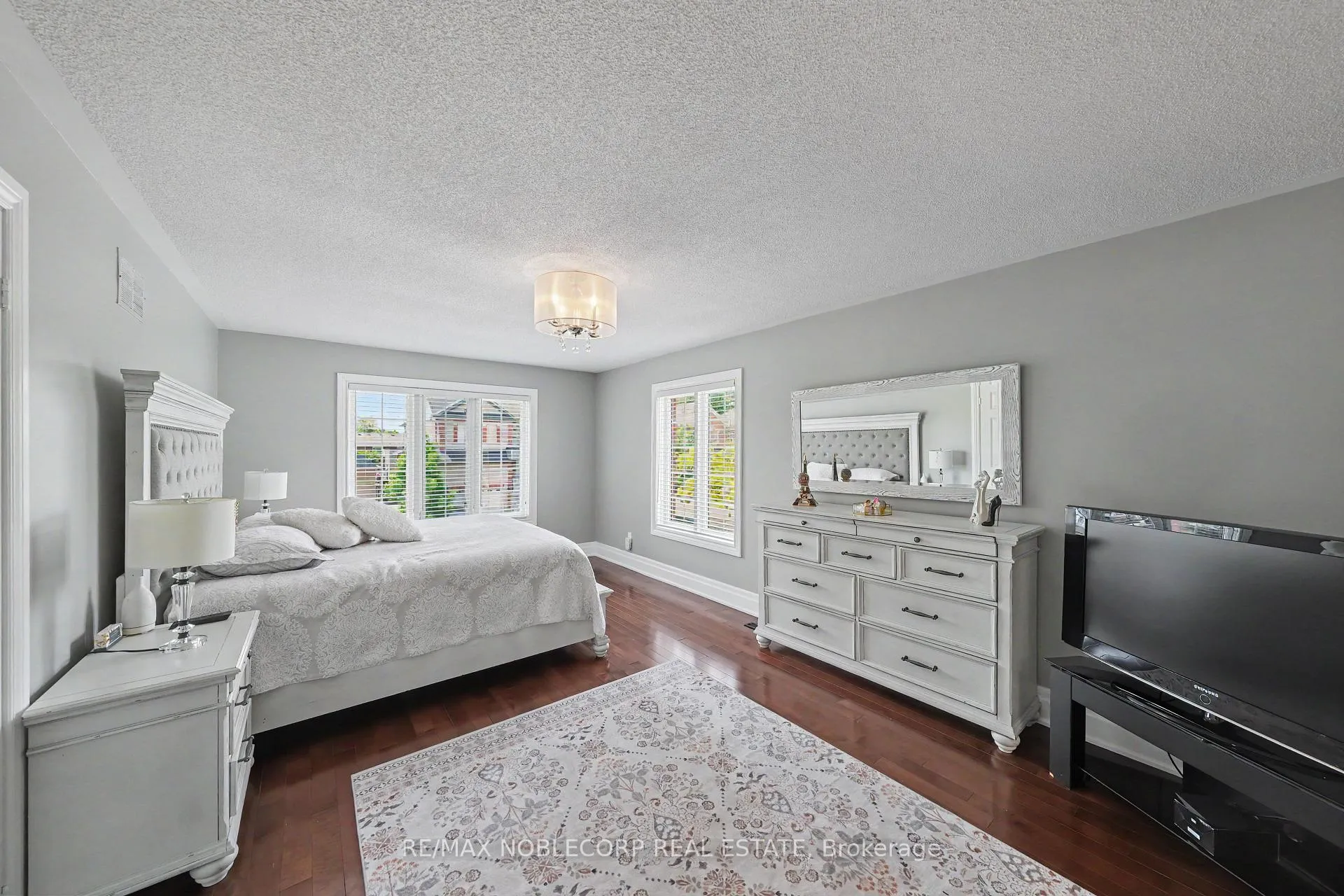 Photo 23 of 37 Christensen Avenue, Caledon, Bolton North — HOMEH