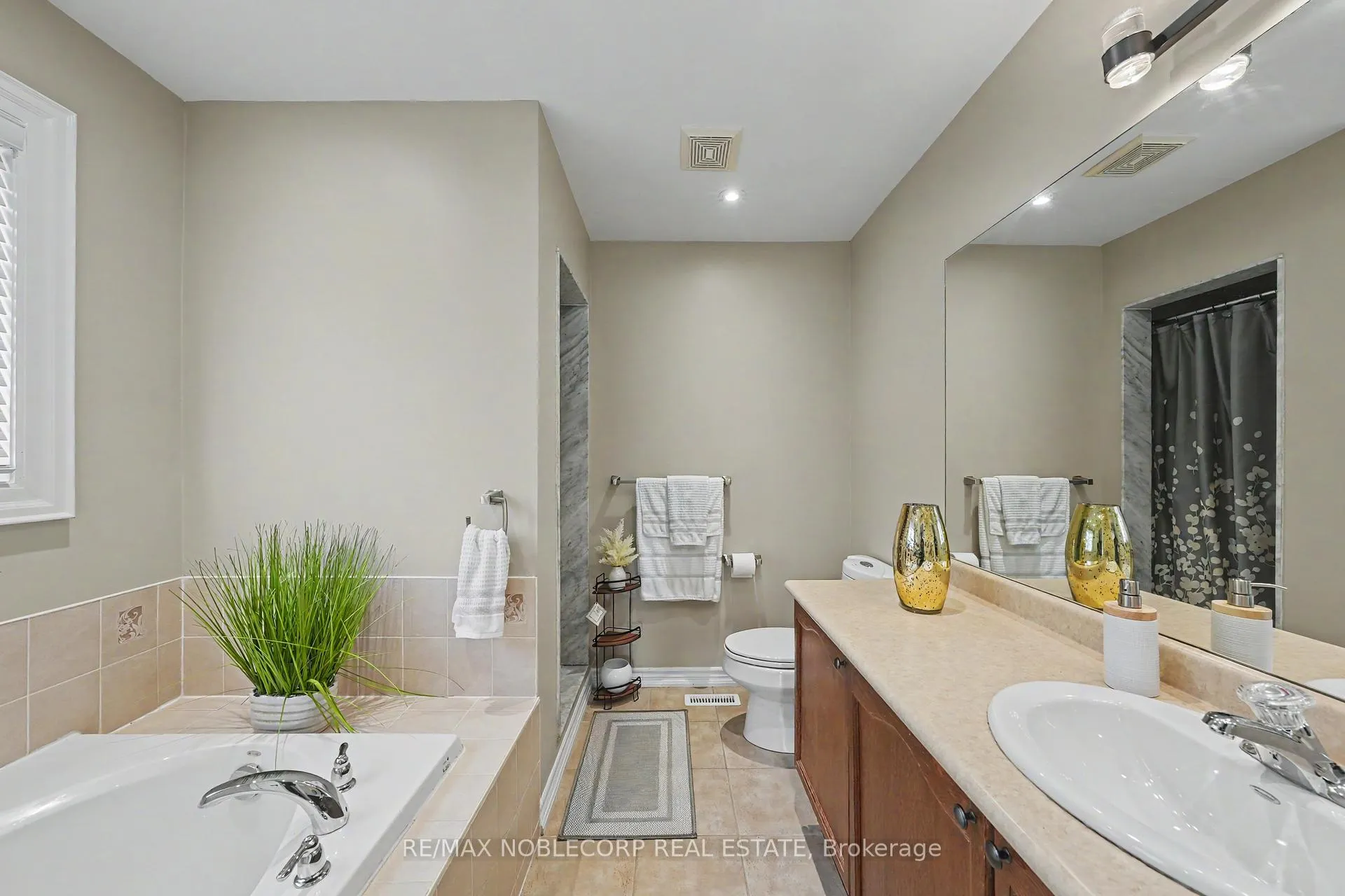 Photo 27 of 37 Christensen Avenue, Caledon, Bolton North — HOMEH