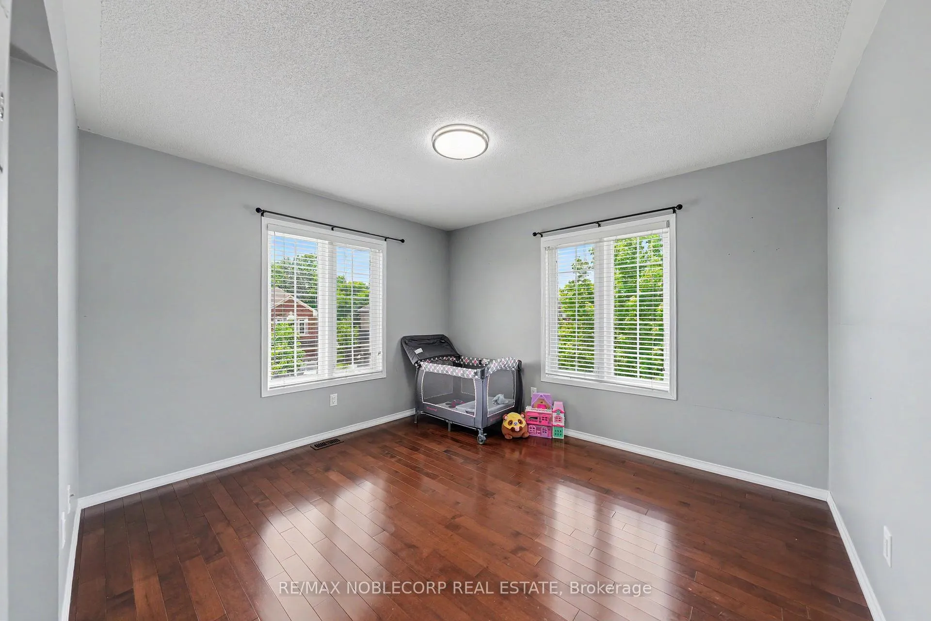 Photo 35 of 37 Christensen Avenue, Caledon, Bolton North — HOMEH