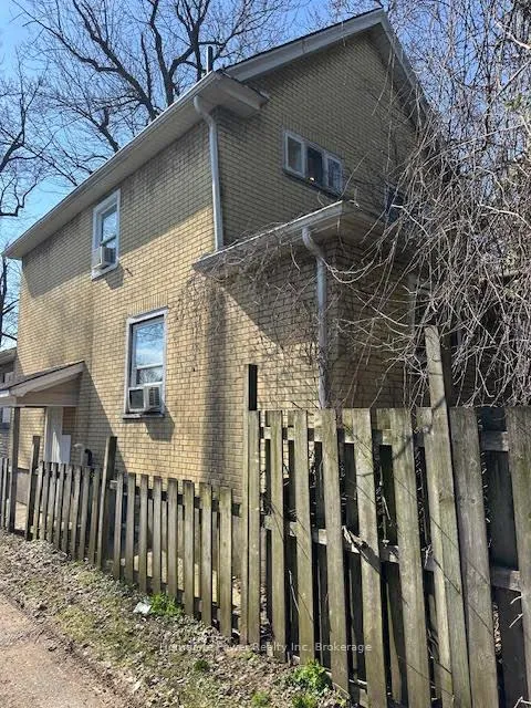 Photo 3 of 4115 May Avenue, Niagara Falls, Downtown — HOMEH