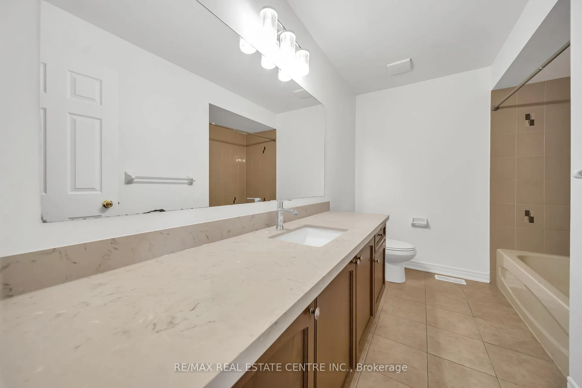 Photo 37 of 8 Munch Place, Milton, Willmott — HOMEH