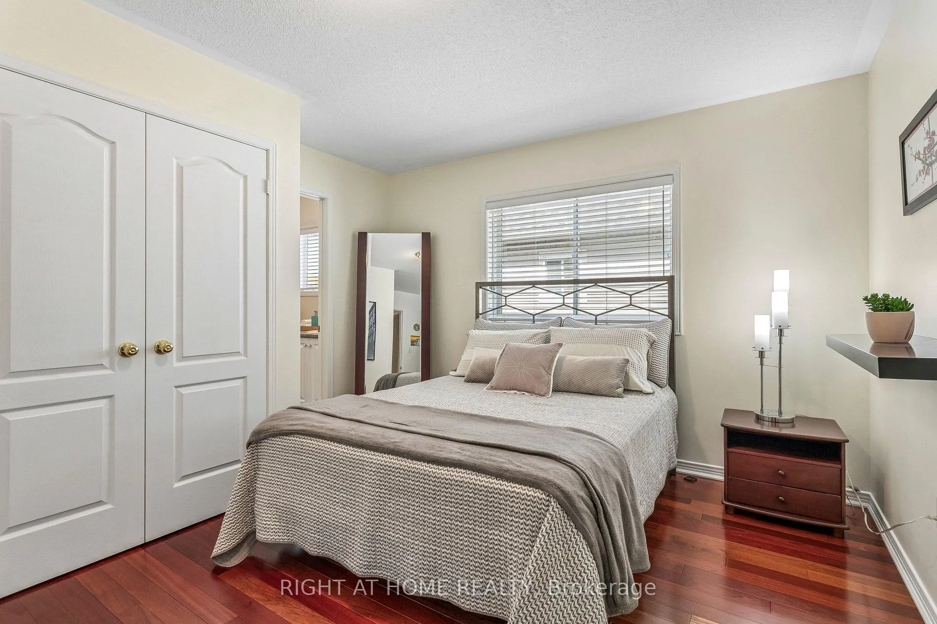 Photo 26 of 4263 Couples Crescent, Burlington, Rose — HOMEH