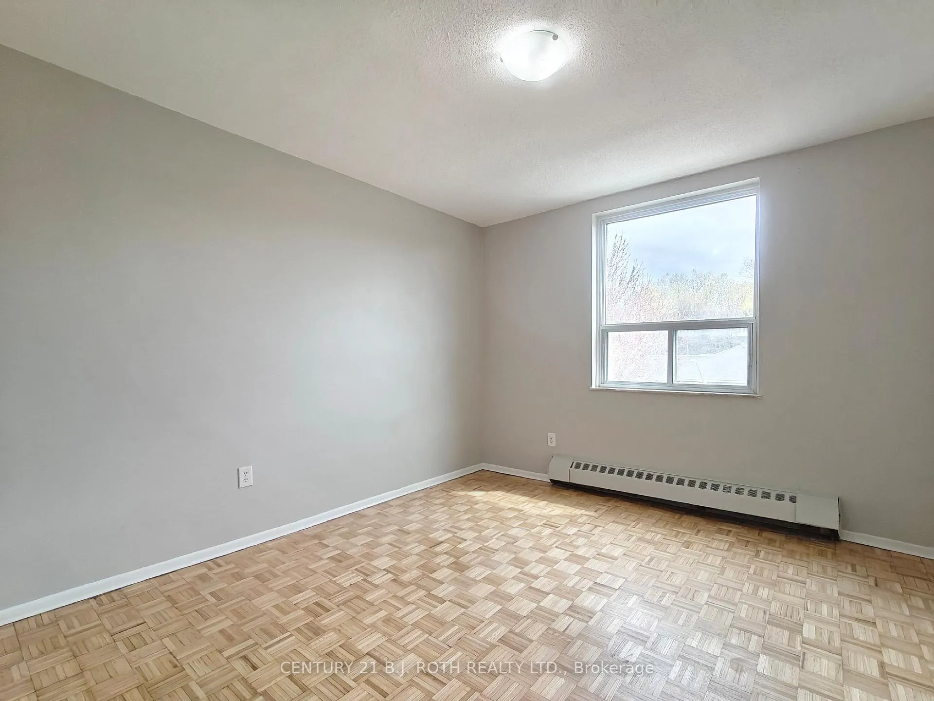 Photo 5 of Unit 406, 90 Holgate Street, Barrie, Allandale — HOMEH