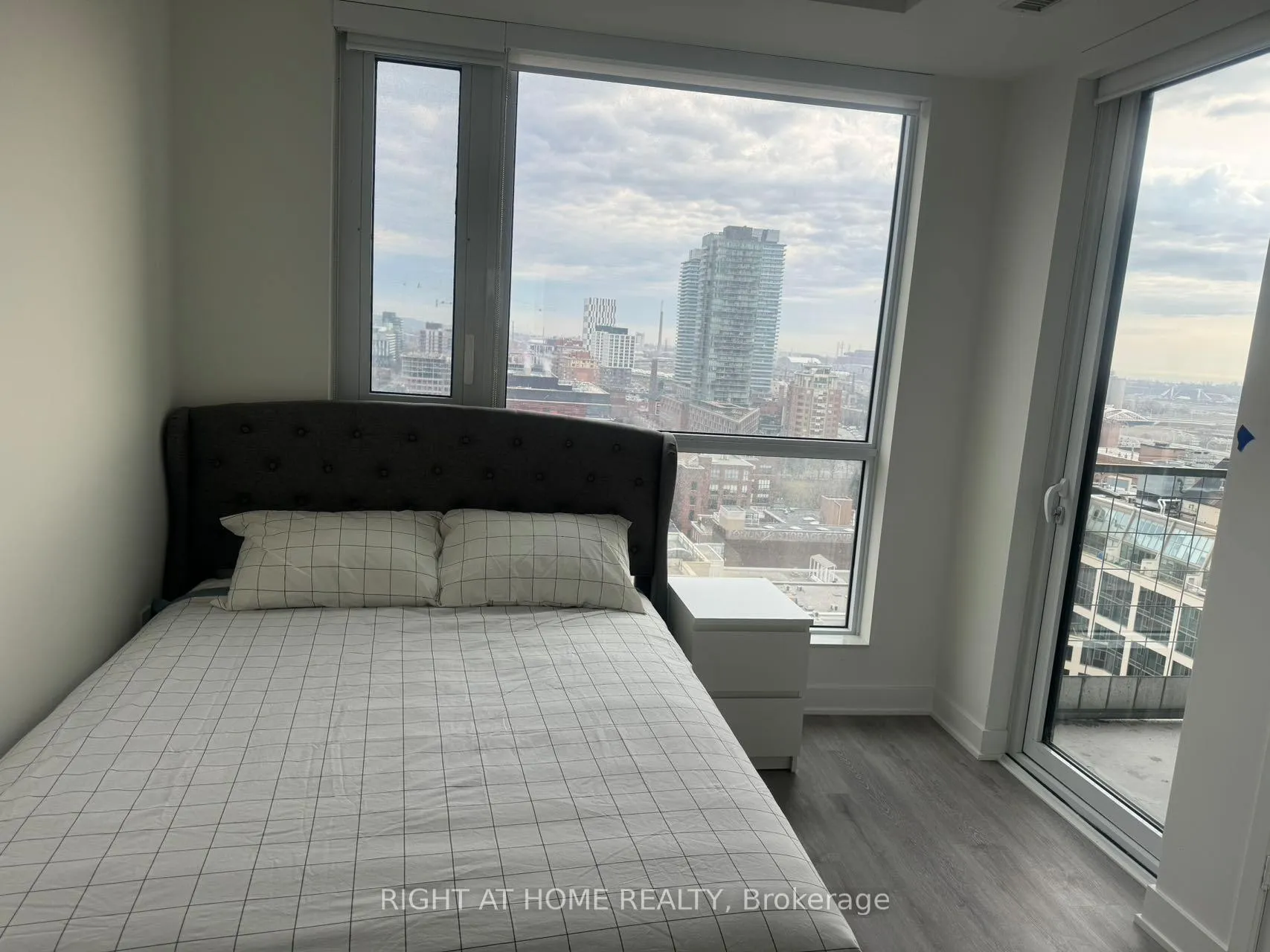 Photo 4 of Unit 1610, 70 princess Street, Toronto, Waterfront Communities — HOMEH