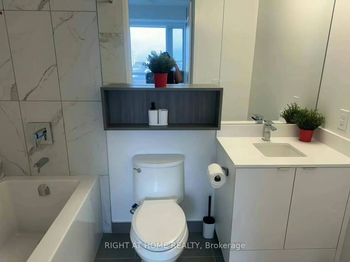 Photo 5 of Unit 1610, 70 princess Street, Toronto, Waterfront Communities — HOMEH