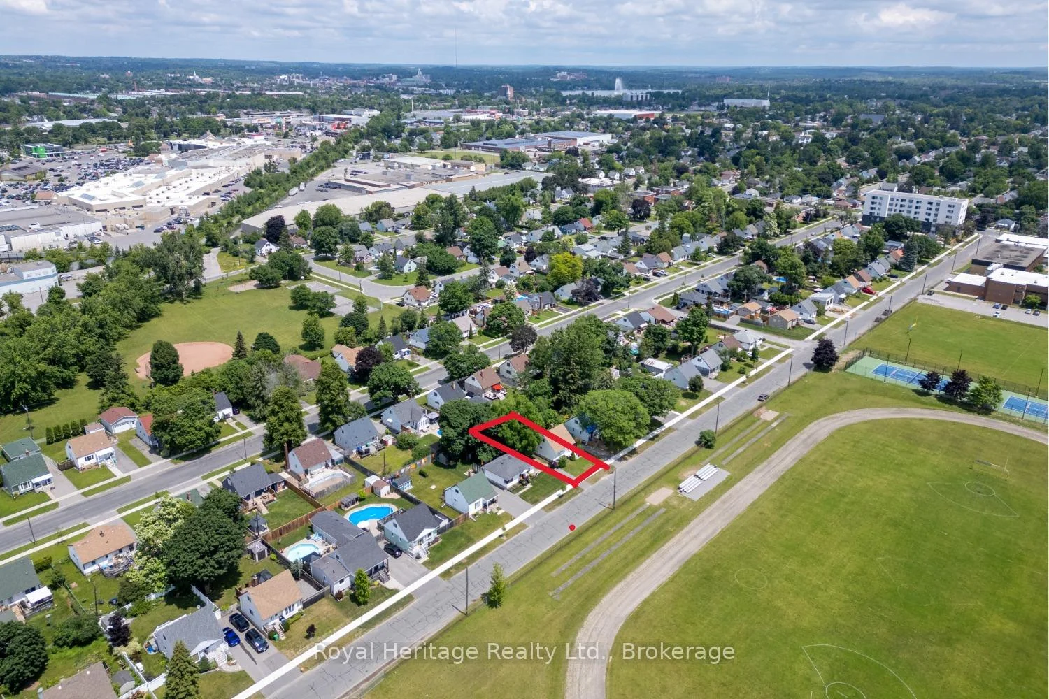 Photo 2 of 722 Gillespie Avenue, Peterborough, Otonabee Ward 1 — HOMEH