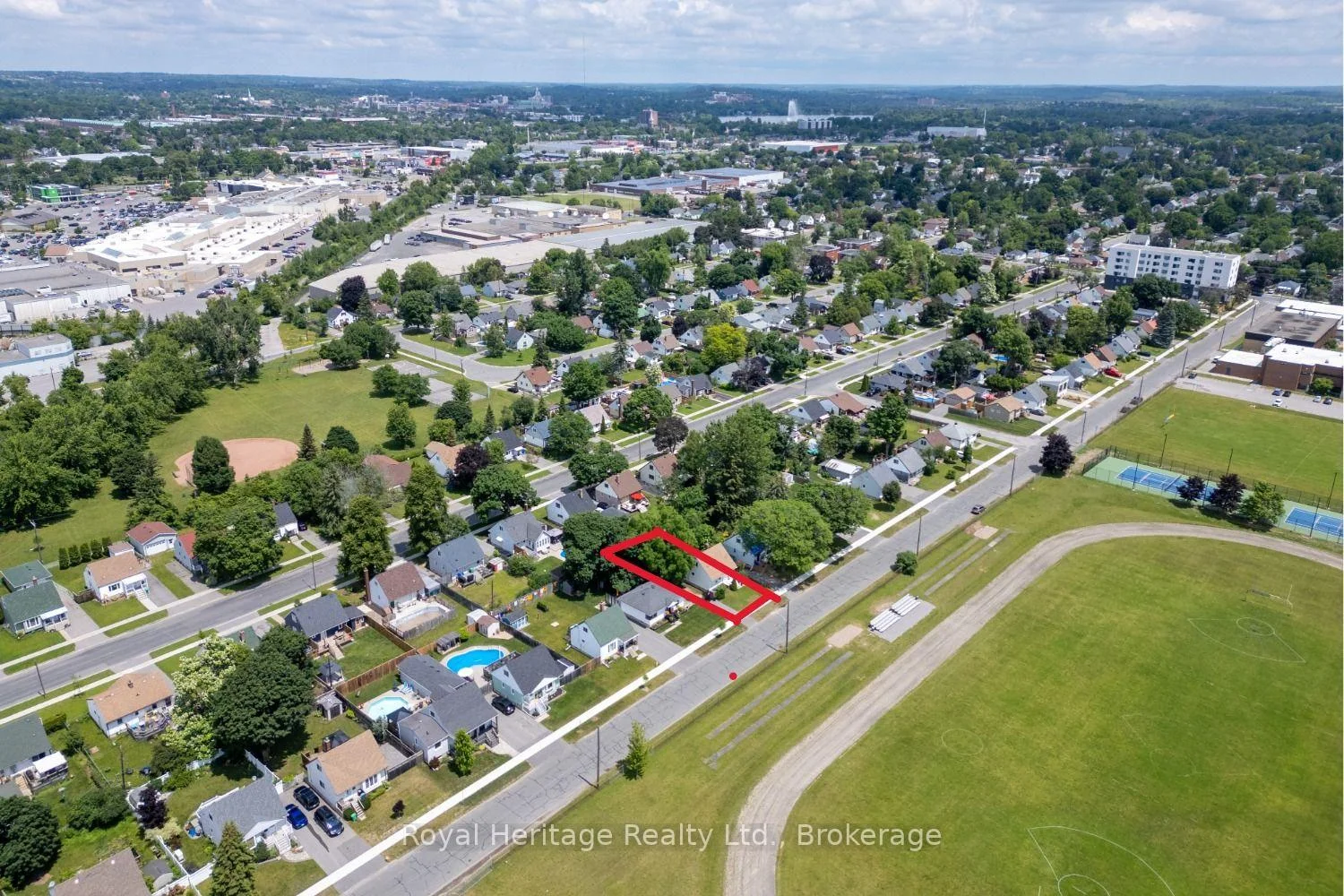 Photo 62 of 722 Gillespie Avenue, Peterborough, Otonabee Ward 1 — HOMEH