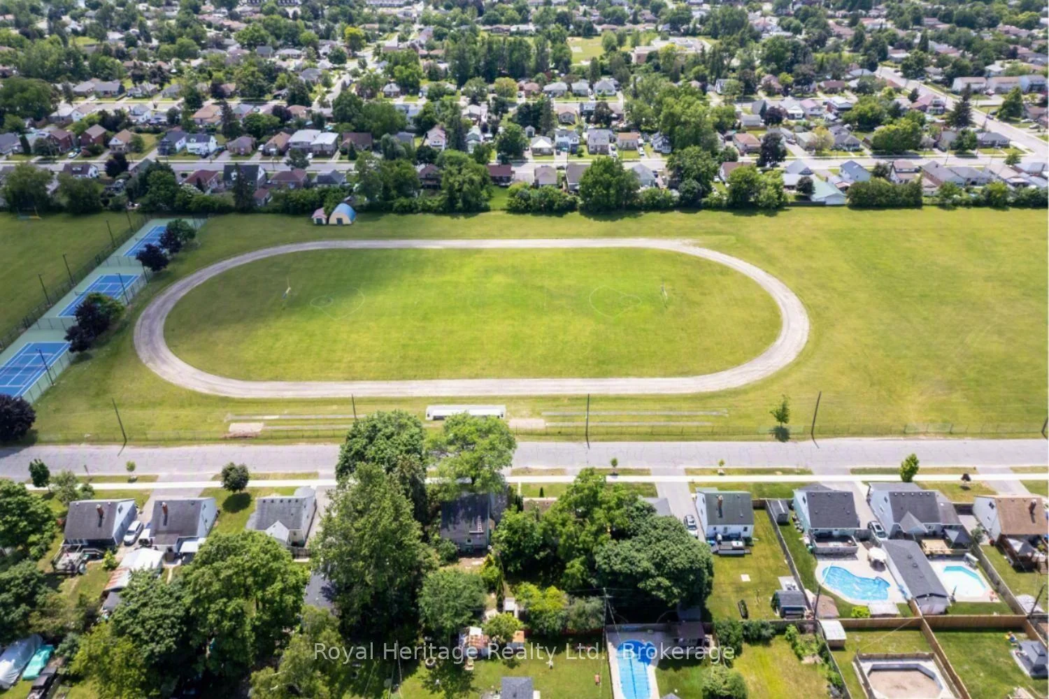 Photo 65 of 722 Gillespie Avenue, Peterborough, Otonabee Ward 1 — HOMEH