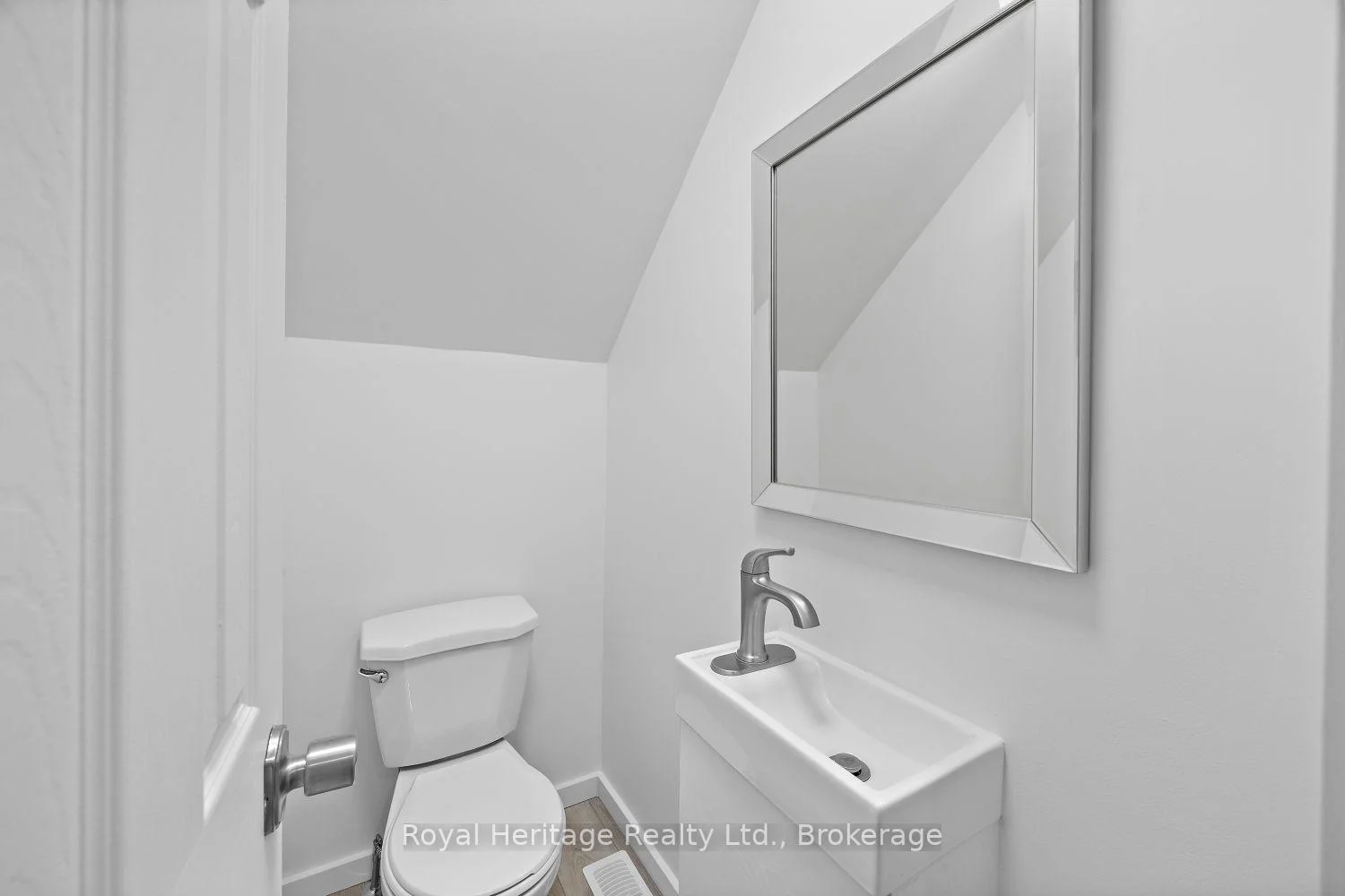 Photo 79 of 722 Gillespie Avenue, Peterborough, Otonabee Ward 1 — HOMEH