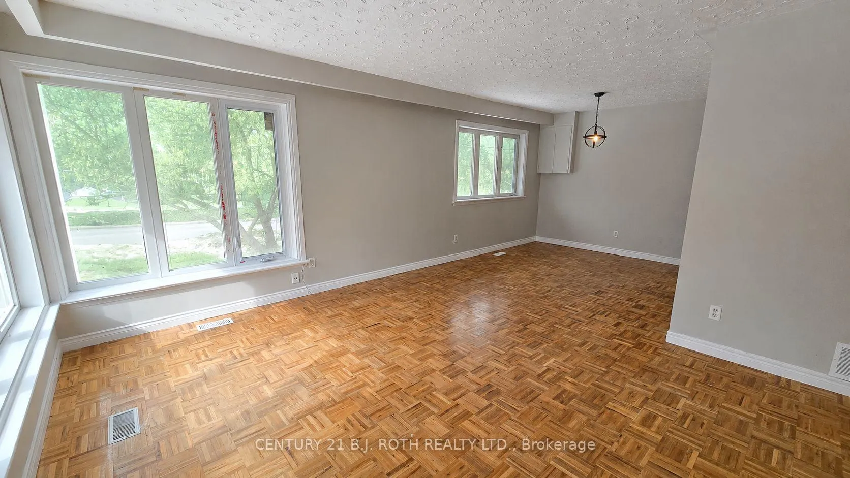 Photo 4 of Unit Upper, 41 Bayview Drive, Barrie, Allandale — HOMEH