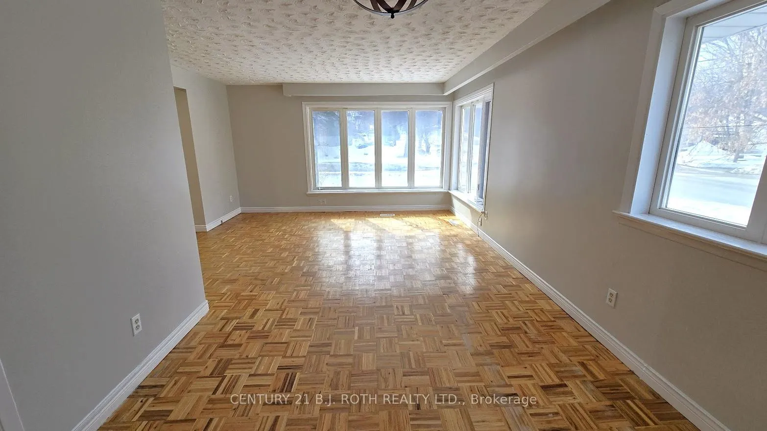 Photo 8 of Unit Upper, 41 Bayview Drive, Barrie, Allandale — HOMEH