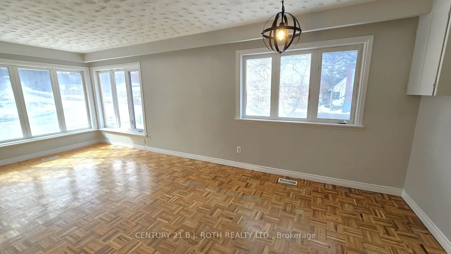 Photo 9 of Unit Upper, 41 Bayview Drive, Barrie, Allandale — HOMEH