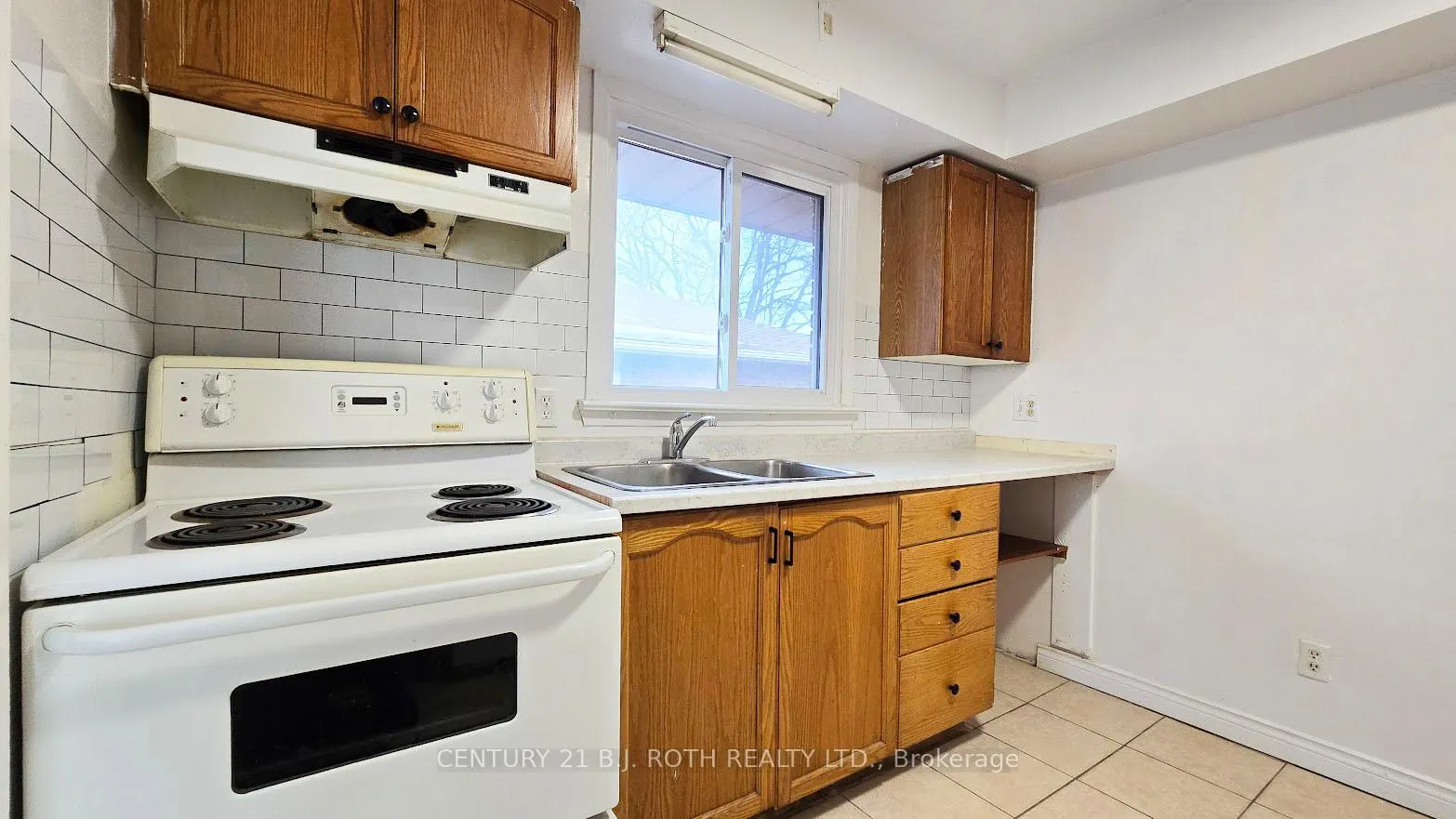 Photo 10 of Unit Upper, 41 Bayview Drive, Barrie, Allandale — HOMEH