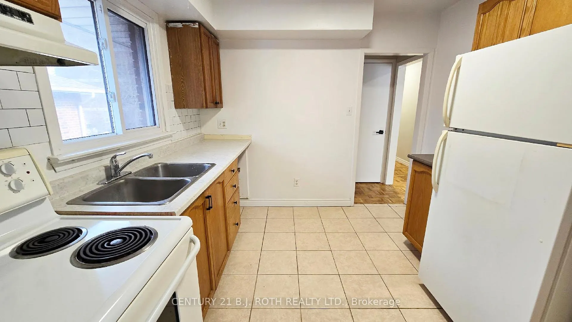Photo 11 of Unit Upper, 41 Bayview Drive, Barrie, Allandale — HOMEH