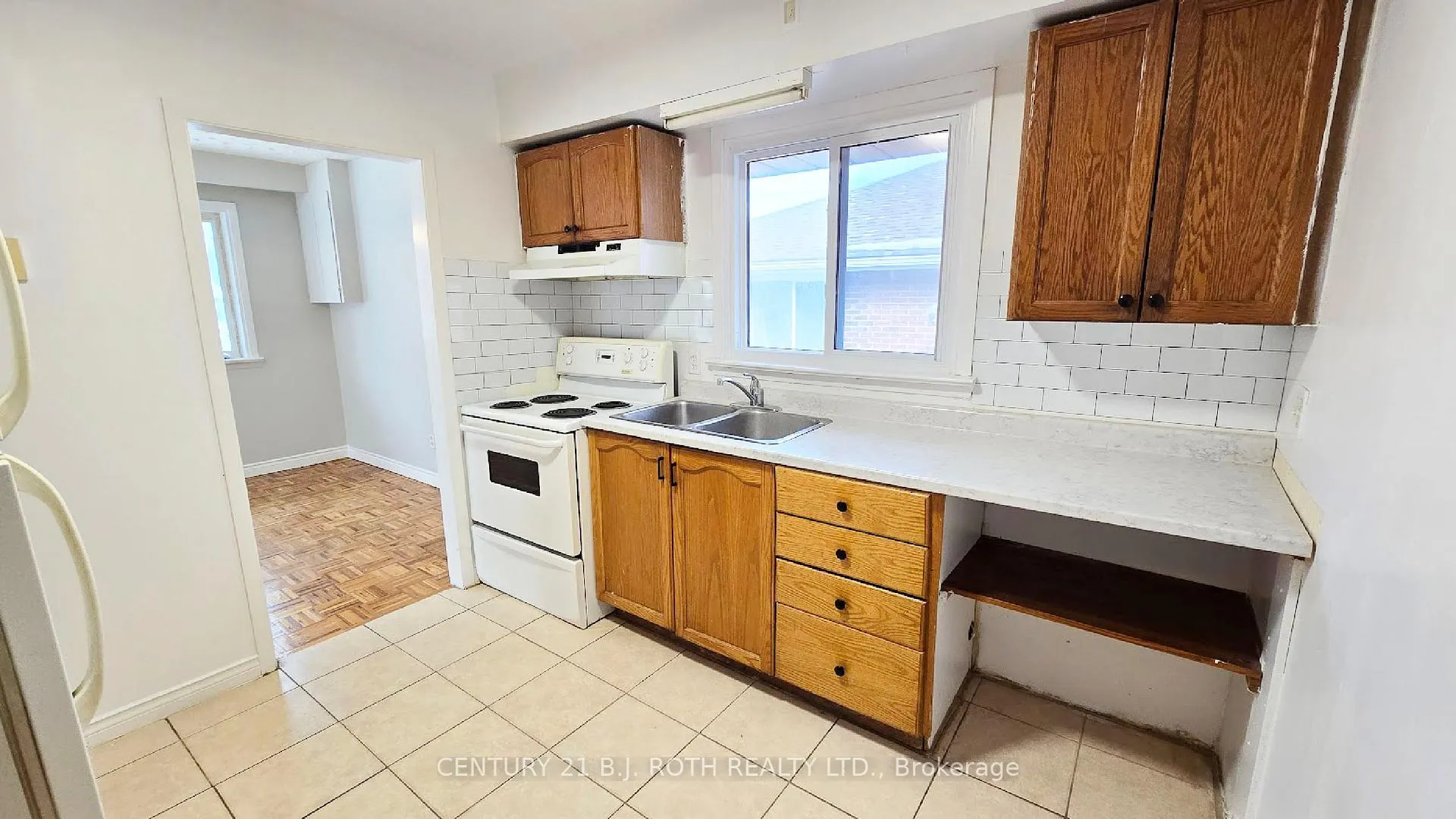 Photo 12 of Unit Upper, 41 Bayview Drive, Barrie, Allandale — HOMEH