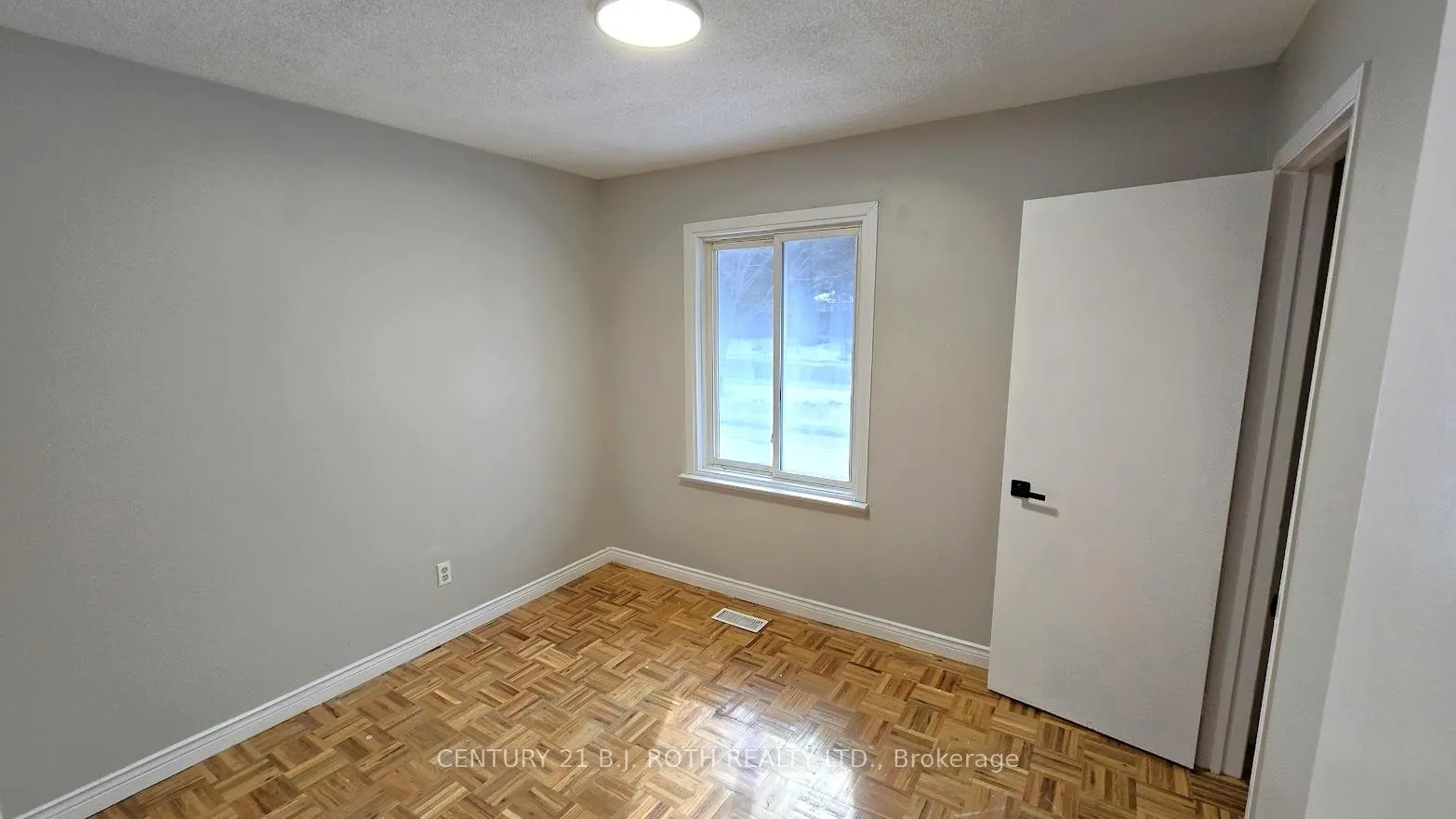 Photo 14 of Unit Upper, 41 Bayview Drive, Barrie, Allandale — HOMEH