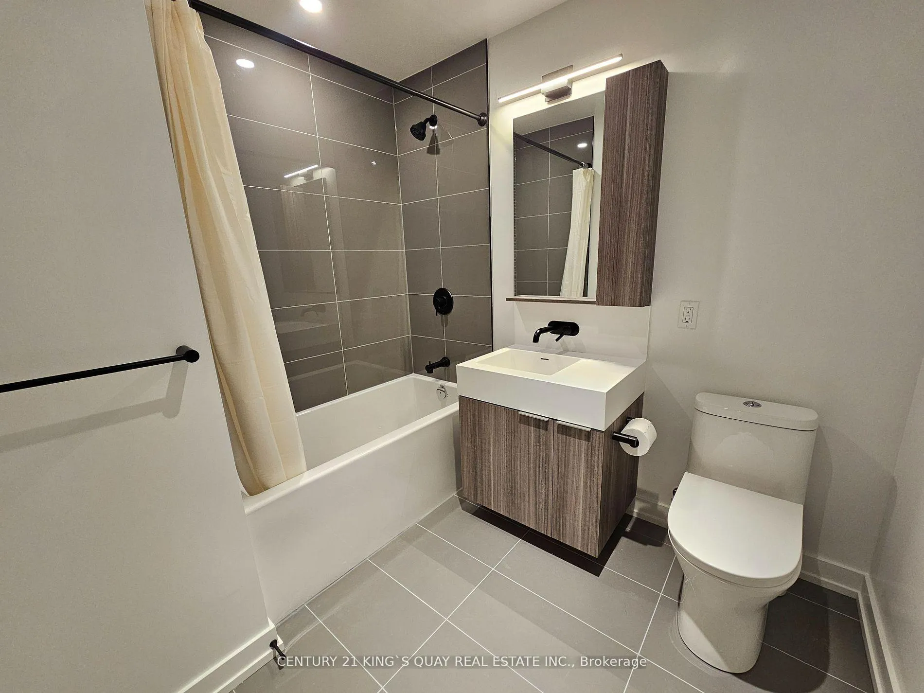 Photo 9 of Unit 2008, 127 Broadway Avenue, Toronto, Mount Pleasant West — HOMEH