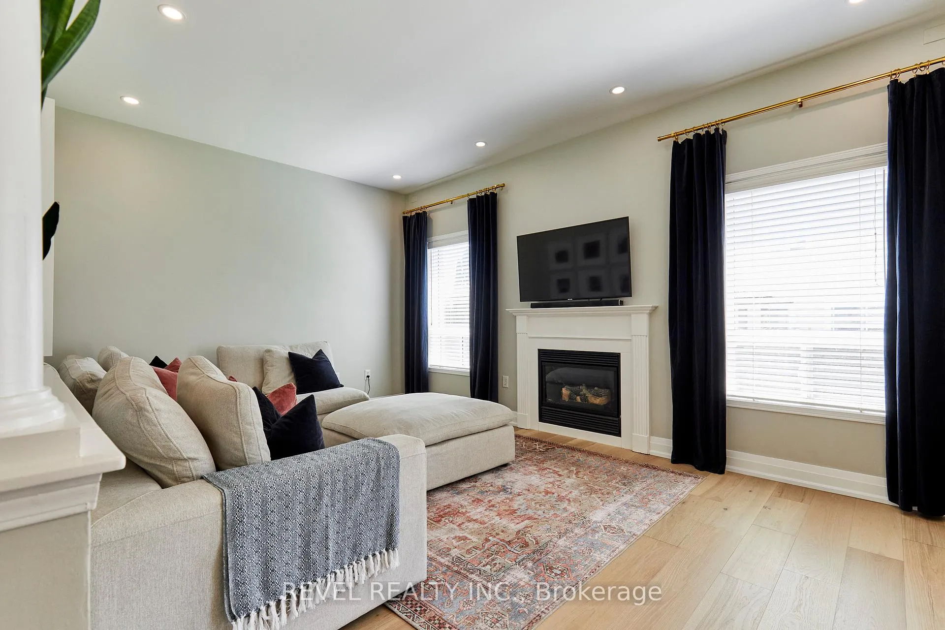 Photo 8 of 21 Parish Avenue, Ajax, South East — HOMEH