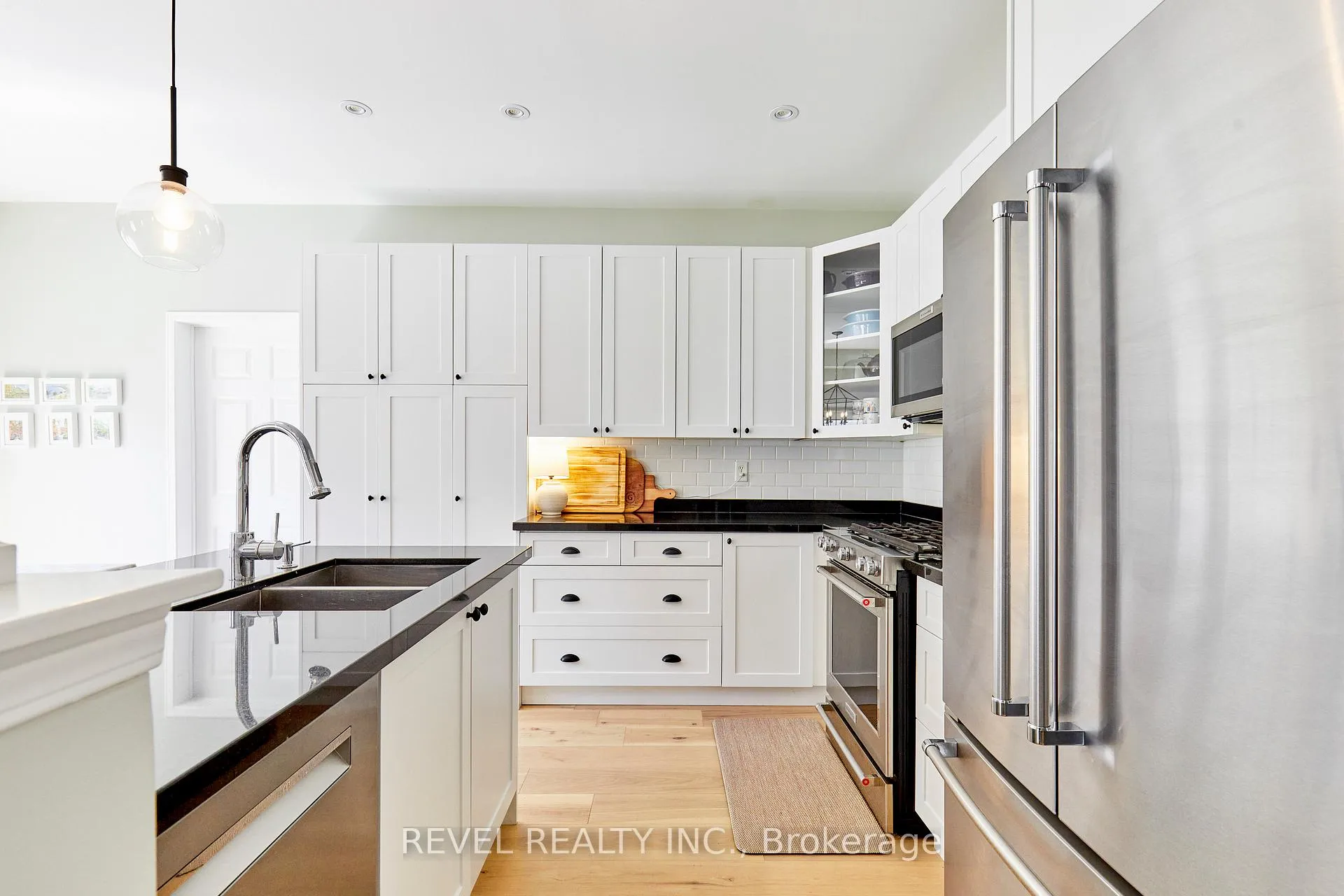 Photo 16 of 21 Parish Avenue, Ajax, South East — HOMEH