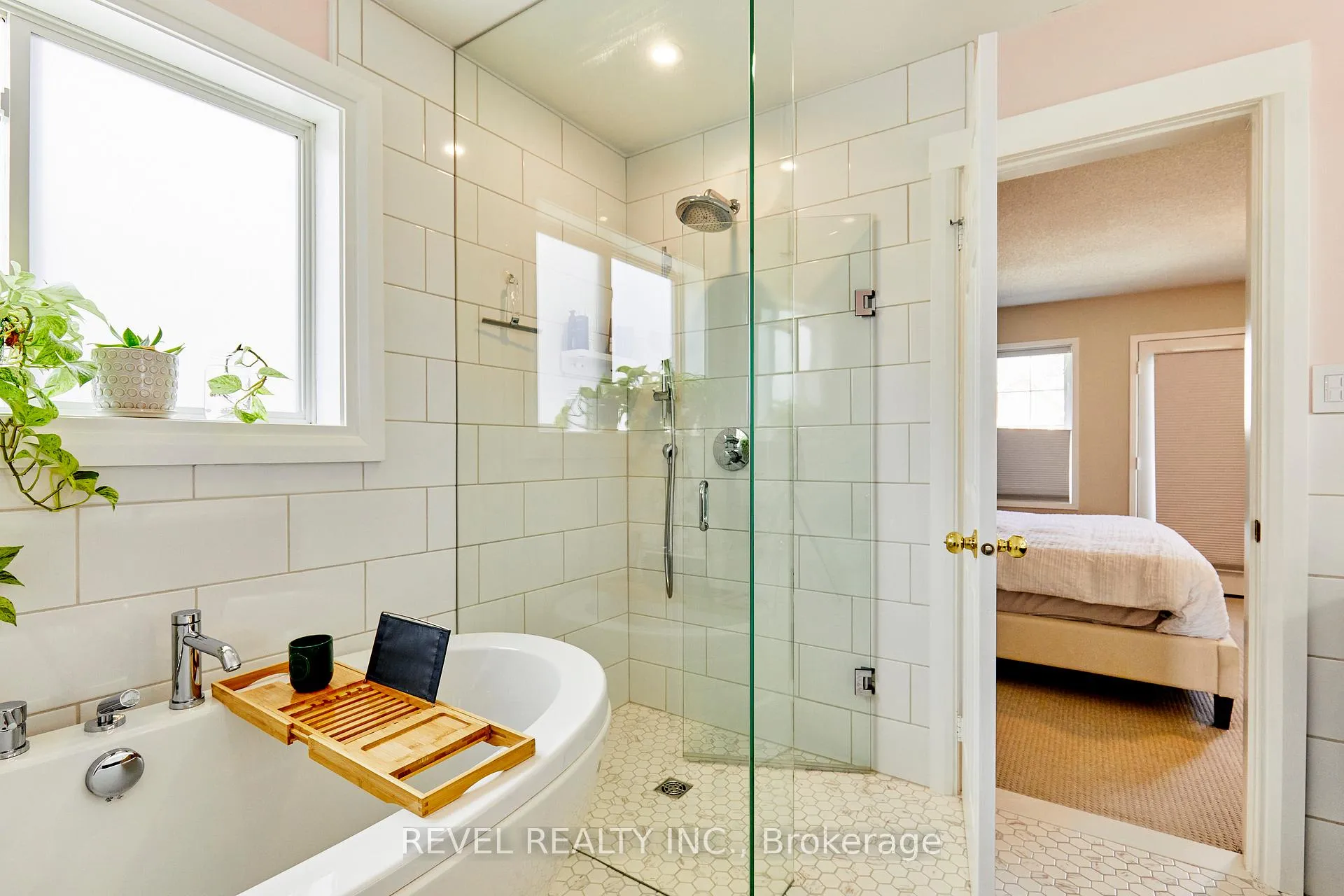 Photo 20 of 21 Parish Avenue, Ajax, South East — HOMEH