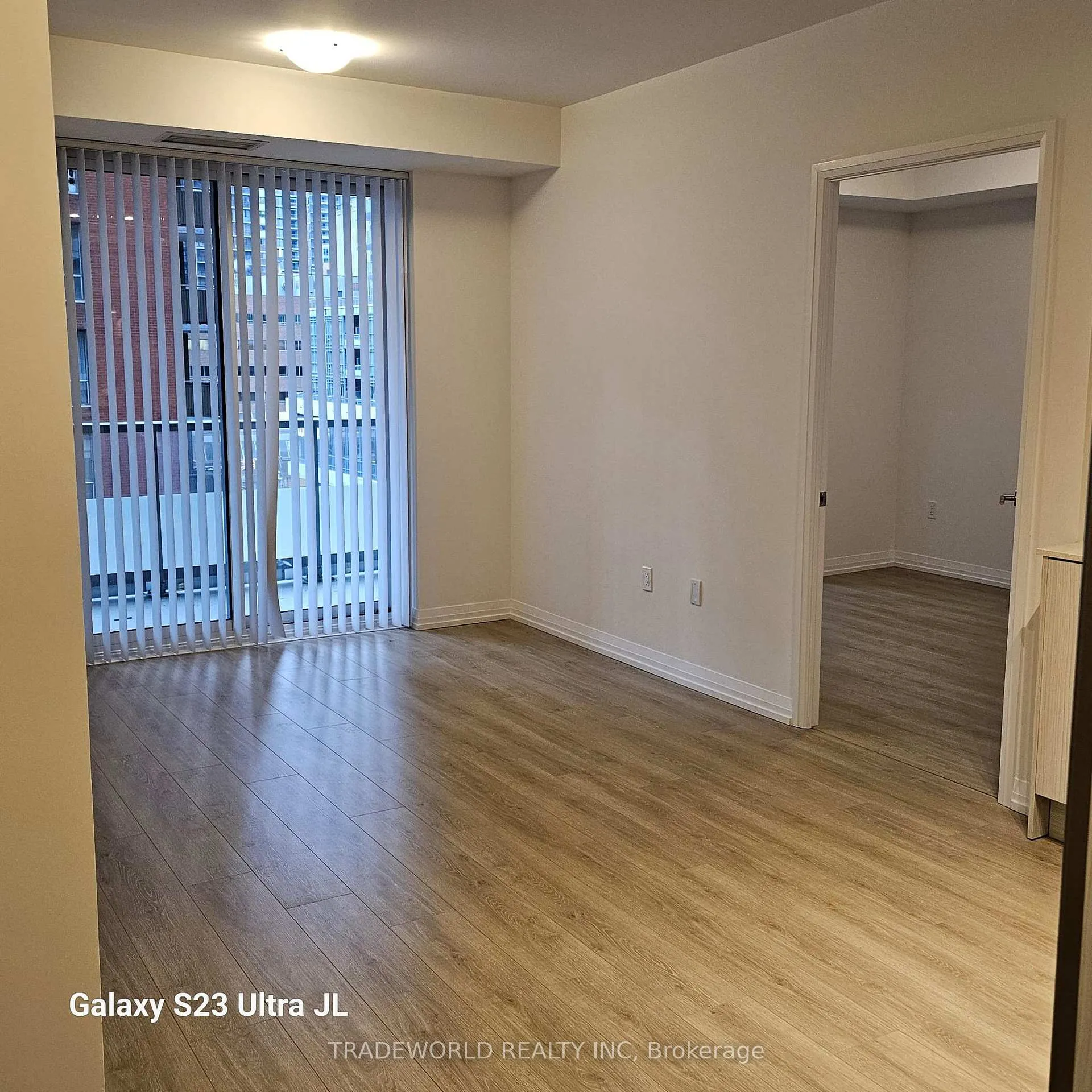 Photo 2 of Unit 718, 50 Dunfield Avenue, Toronto, Mount Pleasant West — HOMEH