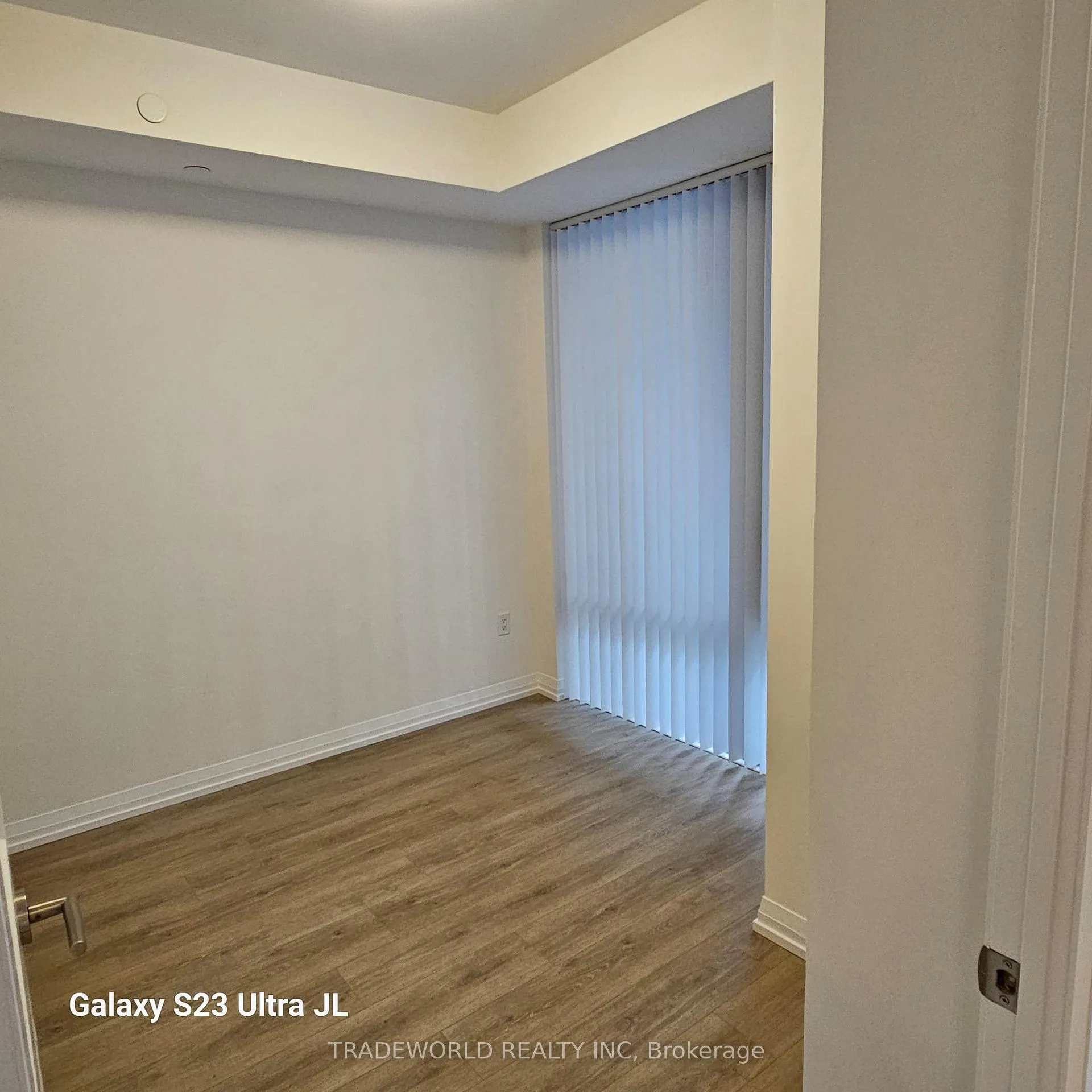 Photo 3 of Unit 718, 50 Dunfield Avenue, Toronto, Mount Pleasant West — HOMEH