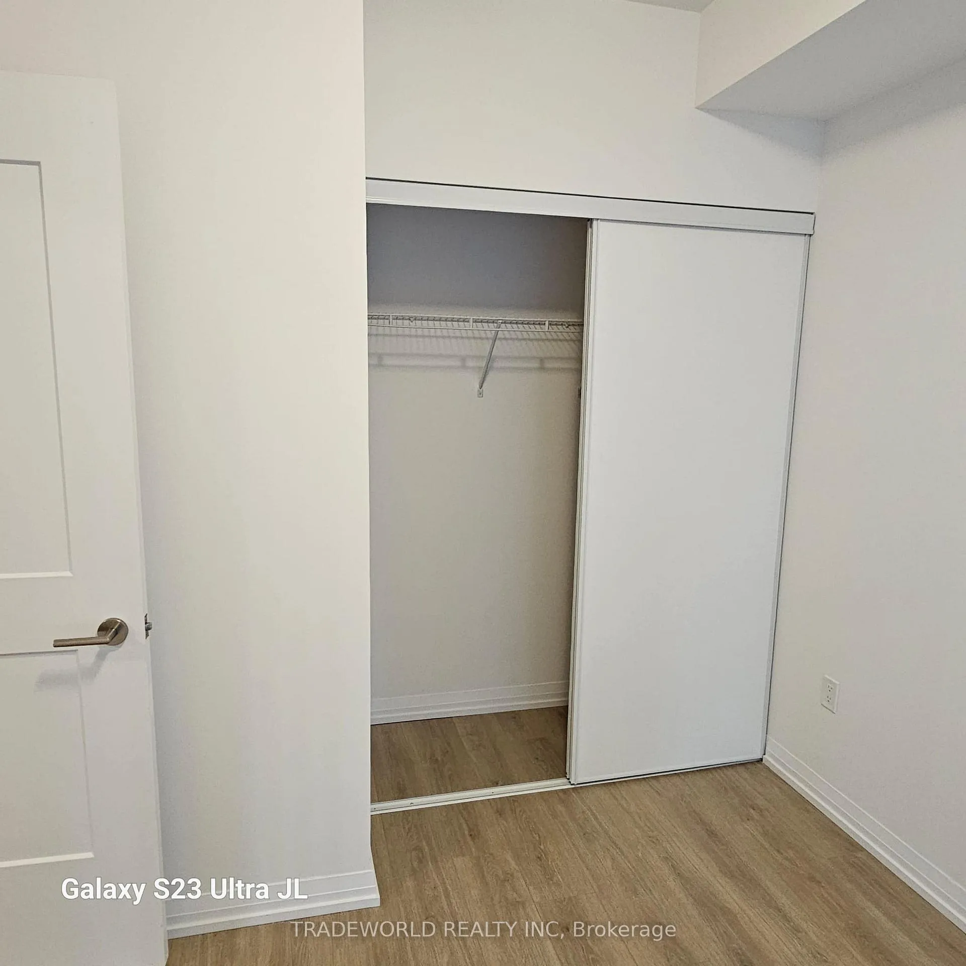Photo 5 of Unit 718, 50 Dunfield Avenue, Toronto, Mount Pleasant West — HOMEH