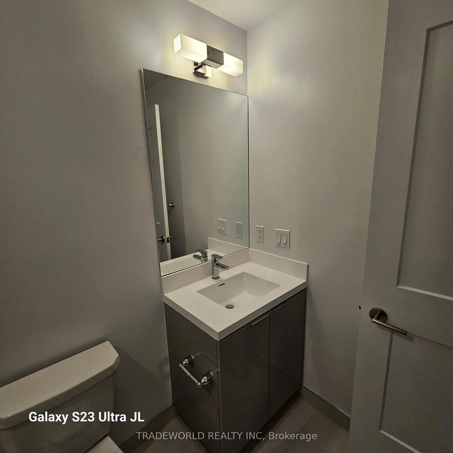 Photo 8 of Unit 718, 50 Dunfield Avenue, Toronto, Mount Pleasant West — HOMEH