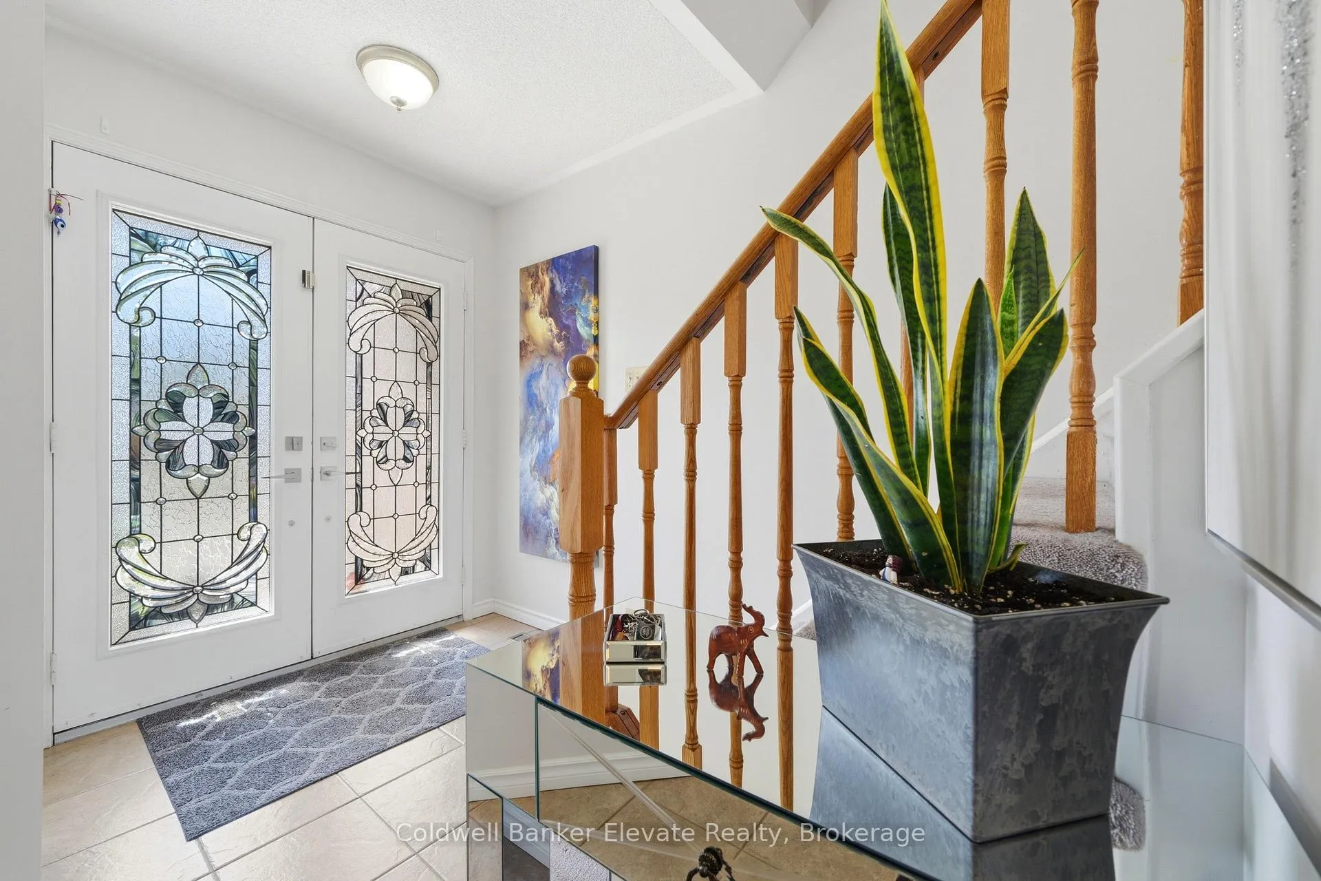 Photo 4 of 22 Goldenlight Circle, Brampton, Brampton West — HOMEH